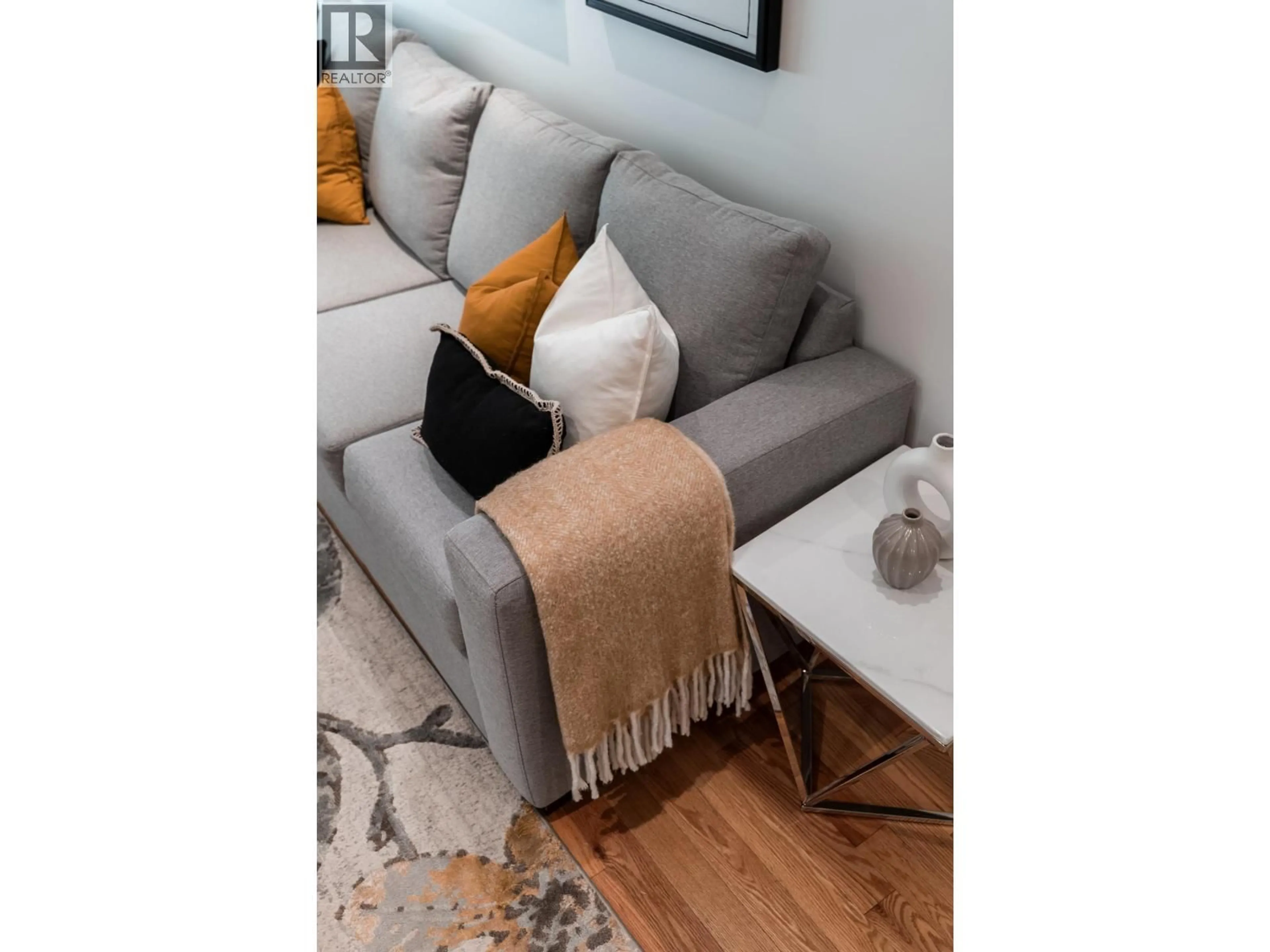 Living room with furniture, carpet floor for 1941 ARBORLYNN DRIVE, North Vancouver British Columbia V7J2V7
