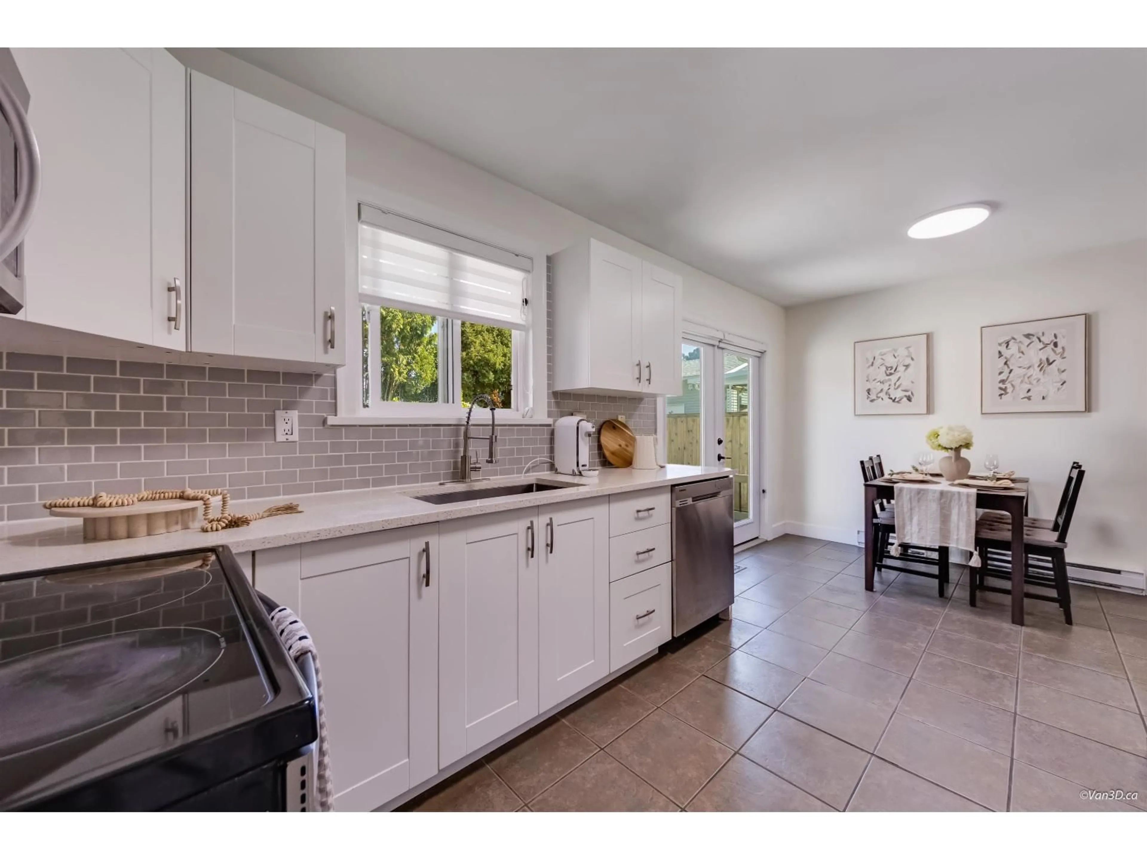 Open concept kitchen, ceramic/tile floor for 5052 205B STREET, Langley British Columbia V3A6Z5