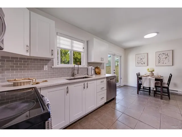 5052 205B STREET, Langley 5
