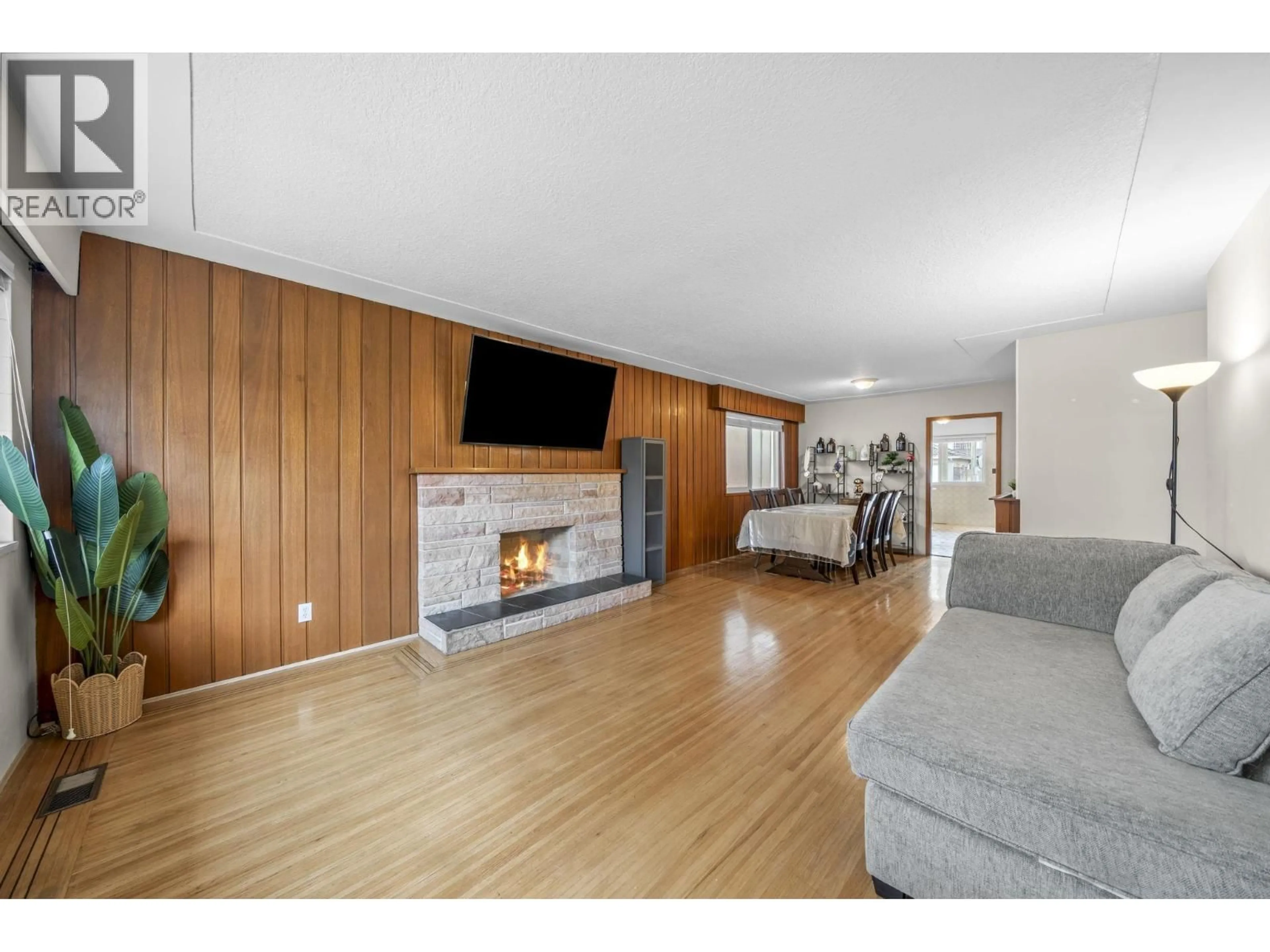 Unknown for 2634 PARKER STREET, Vancouver British Columbia V5K2T4