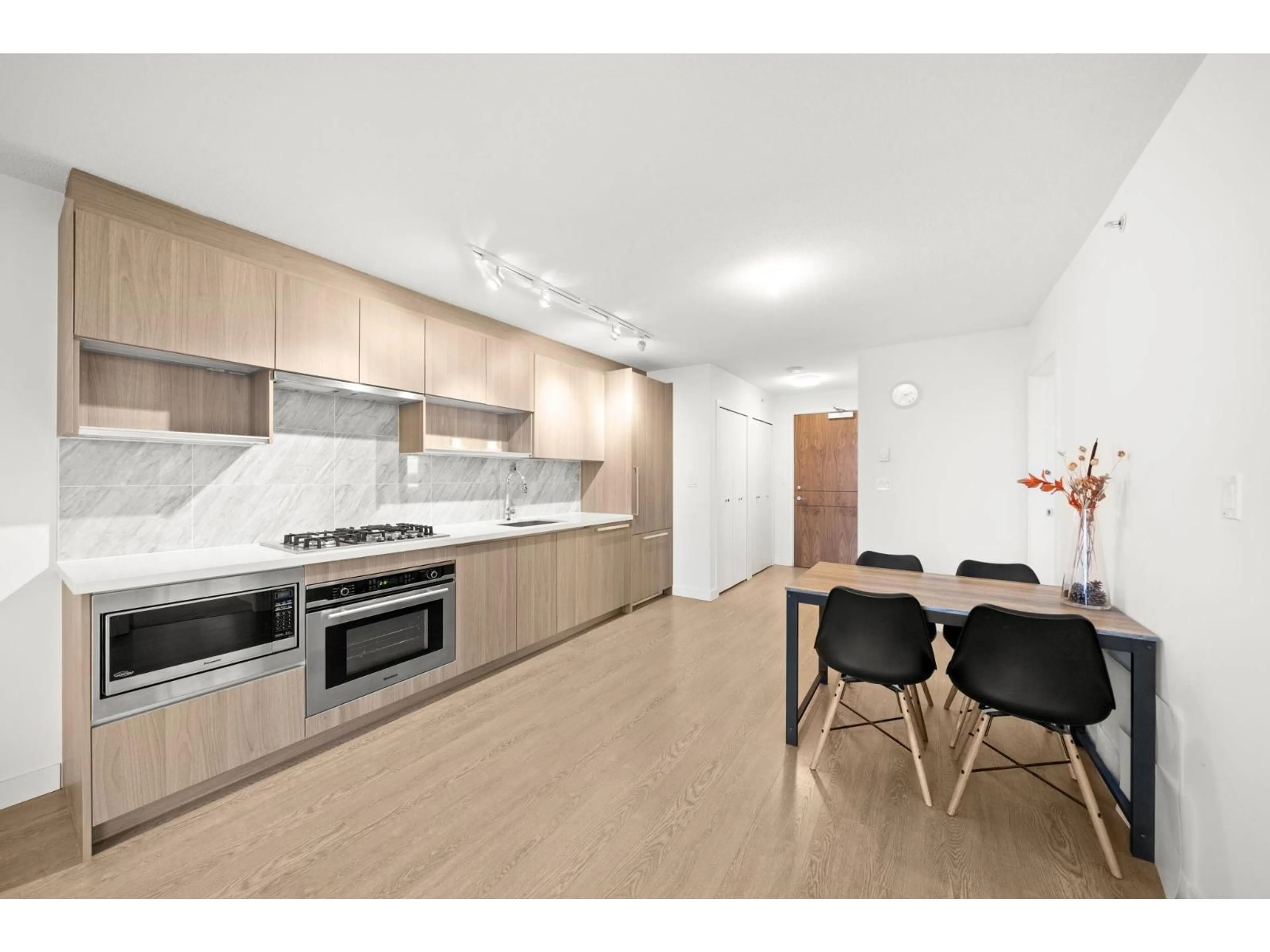 Standard kitchen, unknown for 3209 - 13696 100 AVENUE, Surrey British Columbia V3T0L5