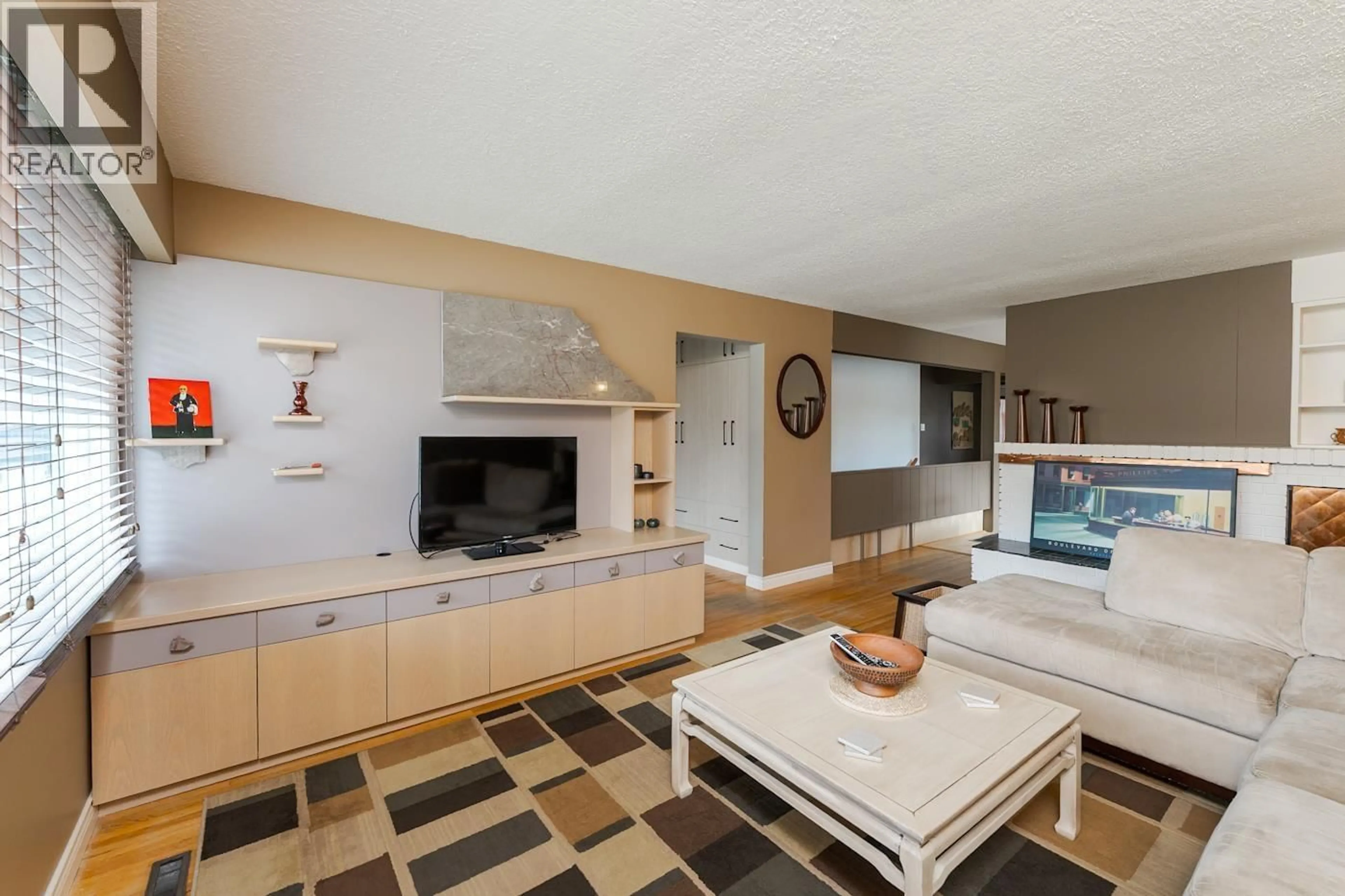 Living room with furniture, ceramic/tile floor for 1288 EWERT STREET, Prince George British Columbia V2M2P5