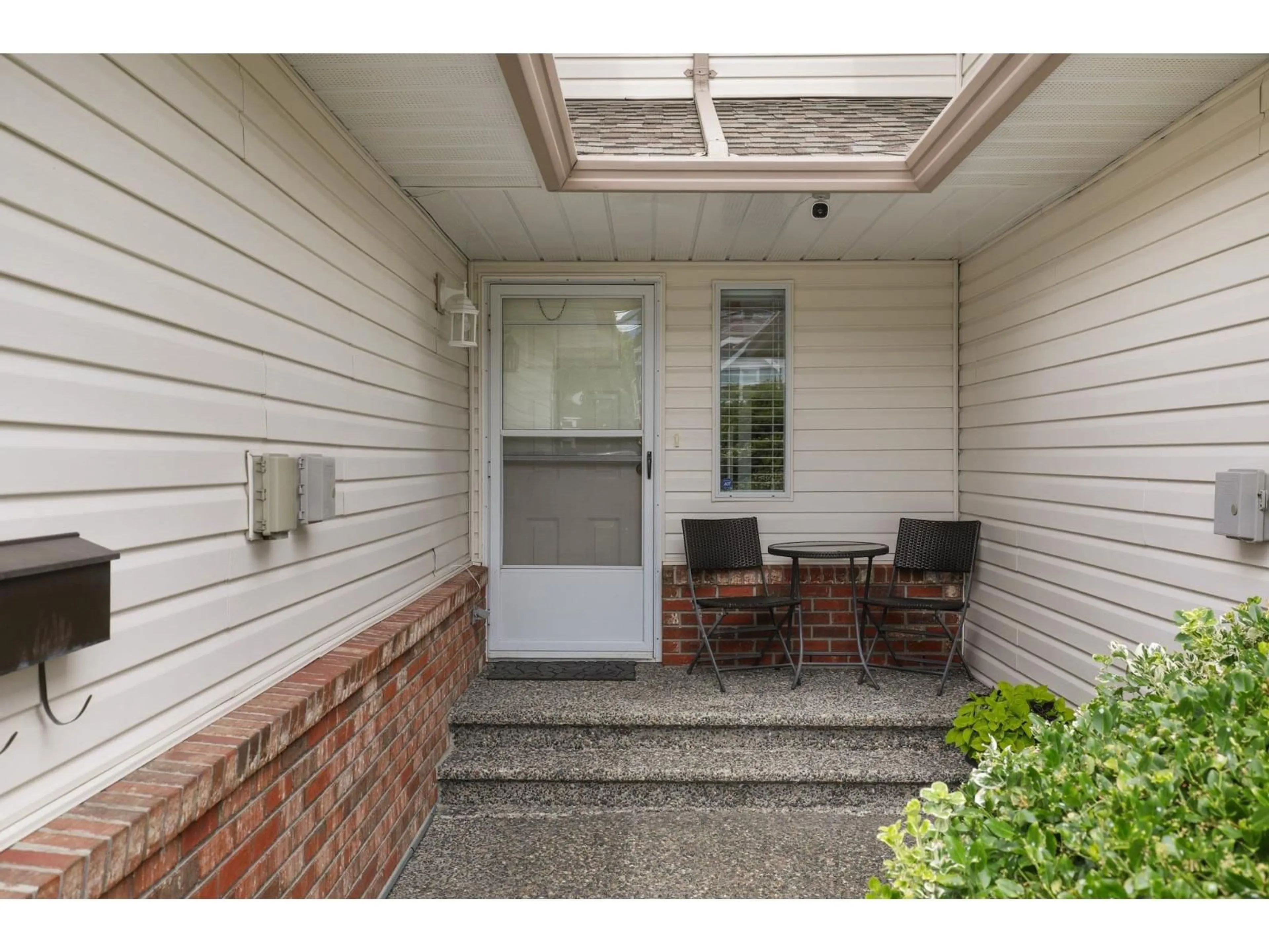 Indoor entryway for 1 - 45365 WATSON ROAD, Chilliwack British Columbia V2R2G6