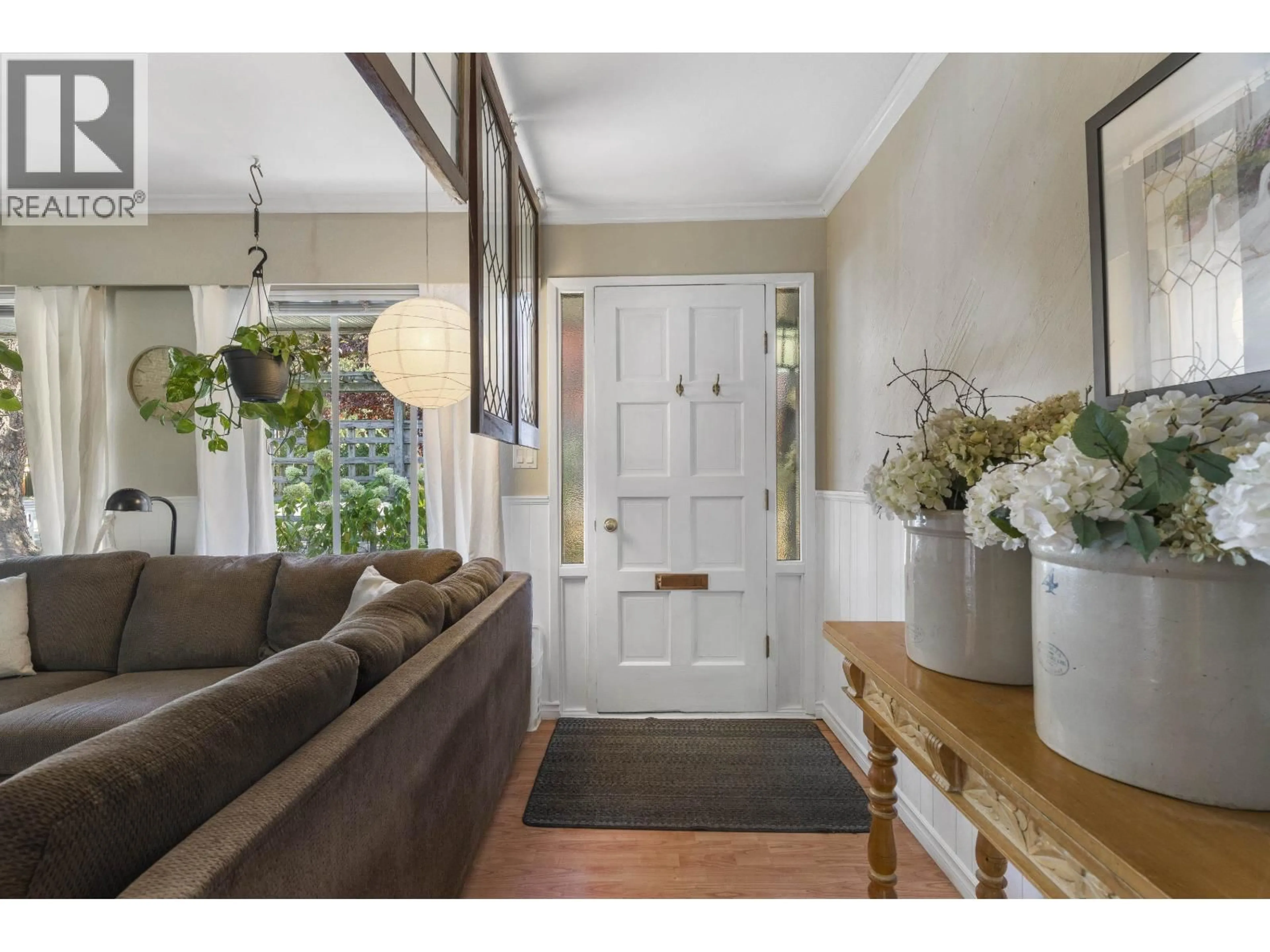 Indoor entryway for 5439 RIVER ROAD, Delta British Columbia V4K1S8