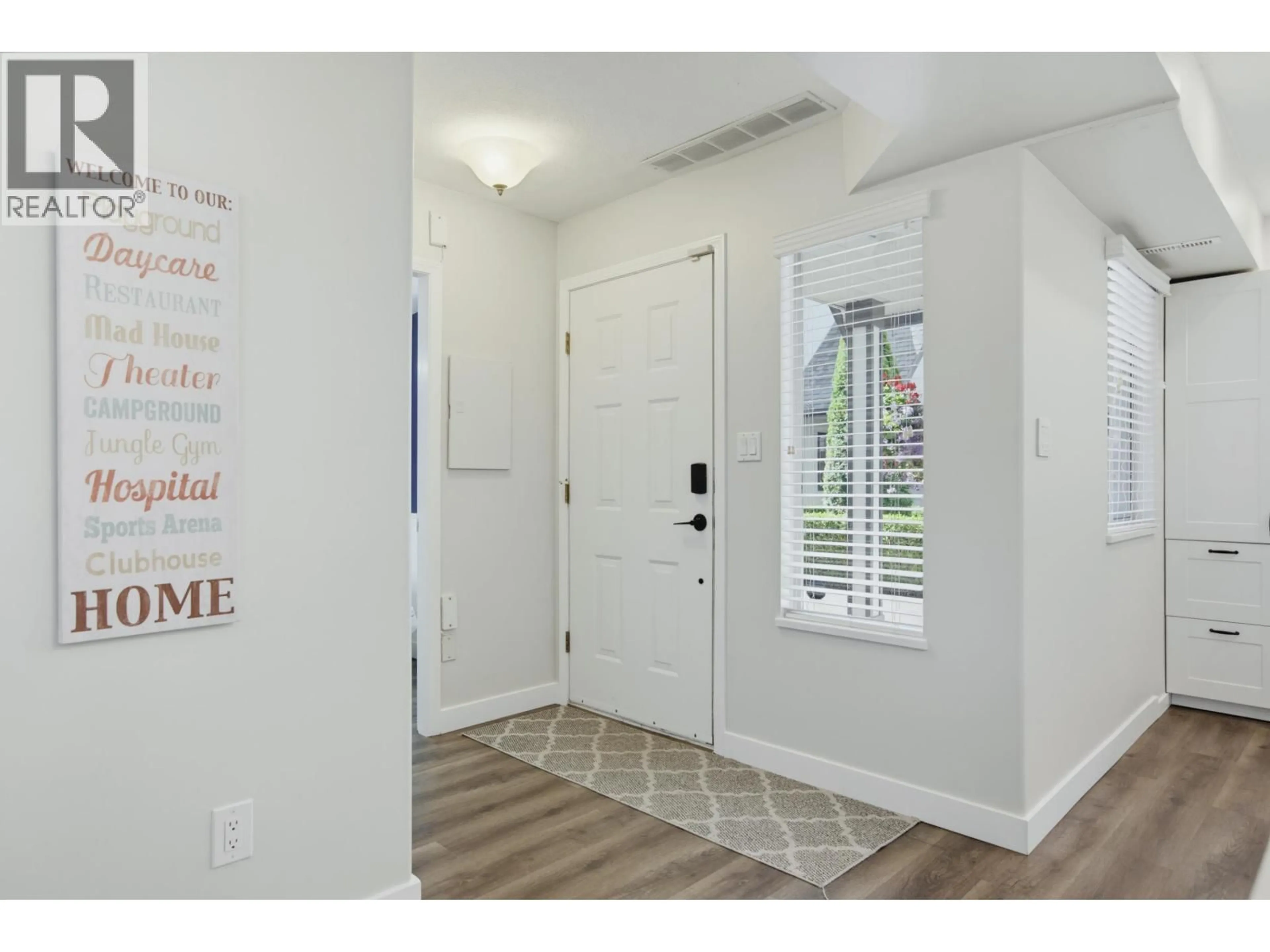 Indoor entryway for 4 - 4890 48 AVENUE, Delta British Columbia V4K1V3