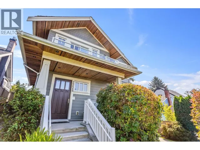 2228 MAHON AVENUE, North Vancouver 2