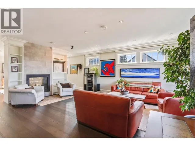 2228 MAHON AVENUE, North Vancouver 4