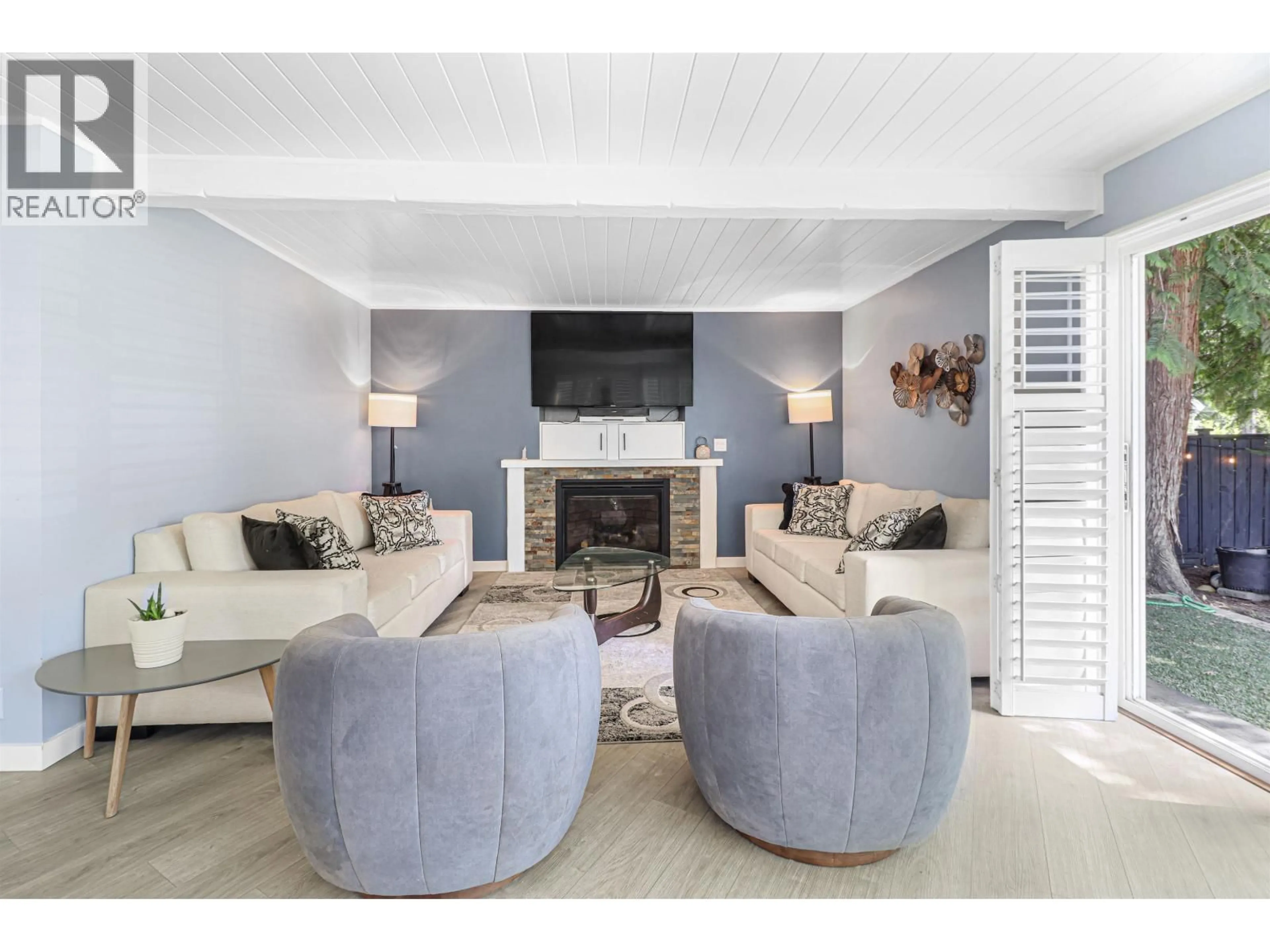 Living room with furniture, unknown for 1225 FOSTER AVENUE, Coquitlam British Columbia V3J2M8