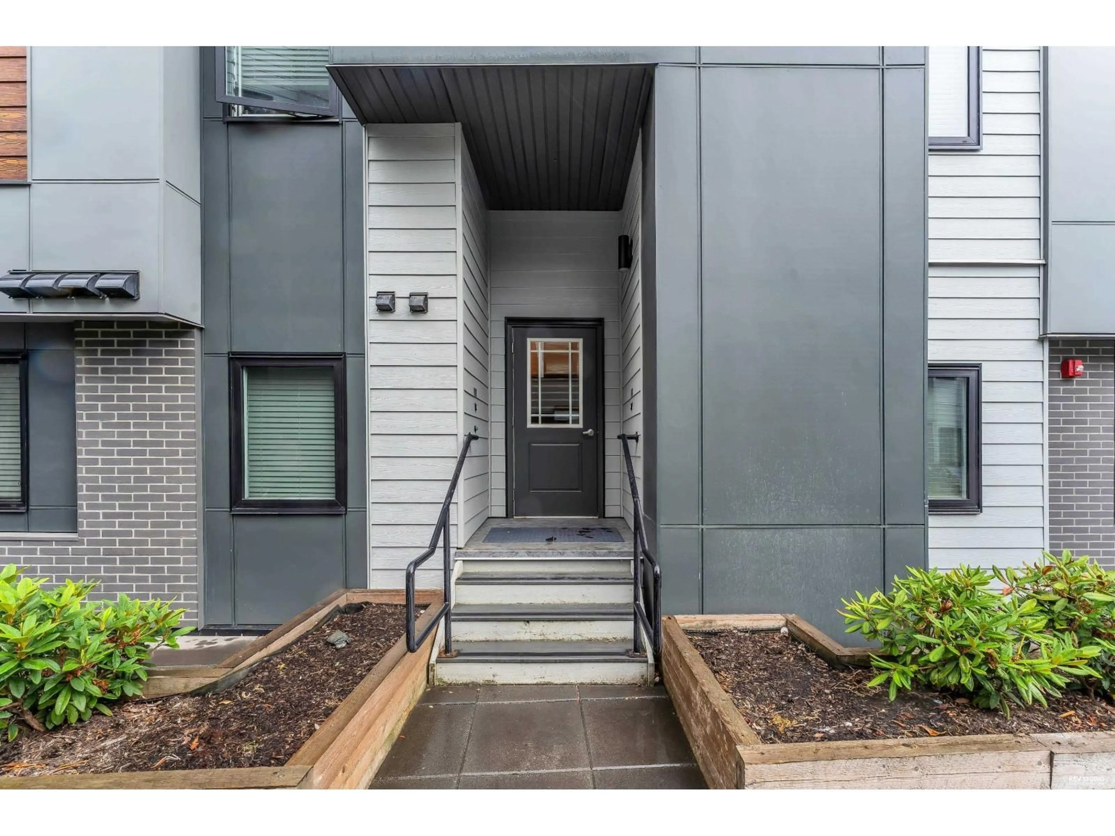Indoor entryway for 14 - 1419 MCCALLUM ROAD, Abbotsford British Columbia V2S0N1