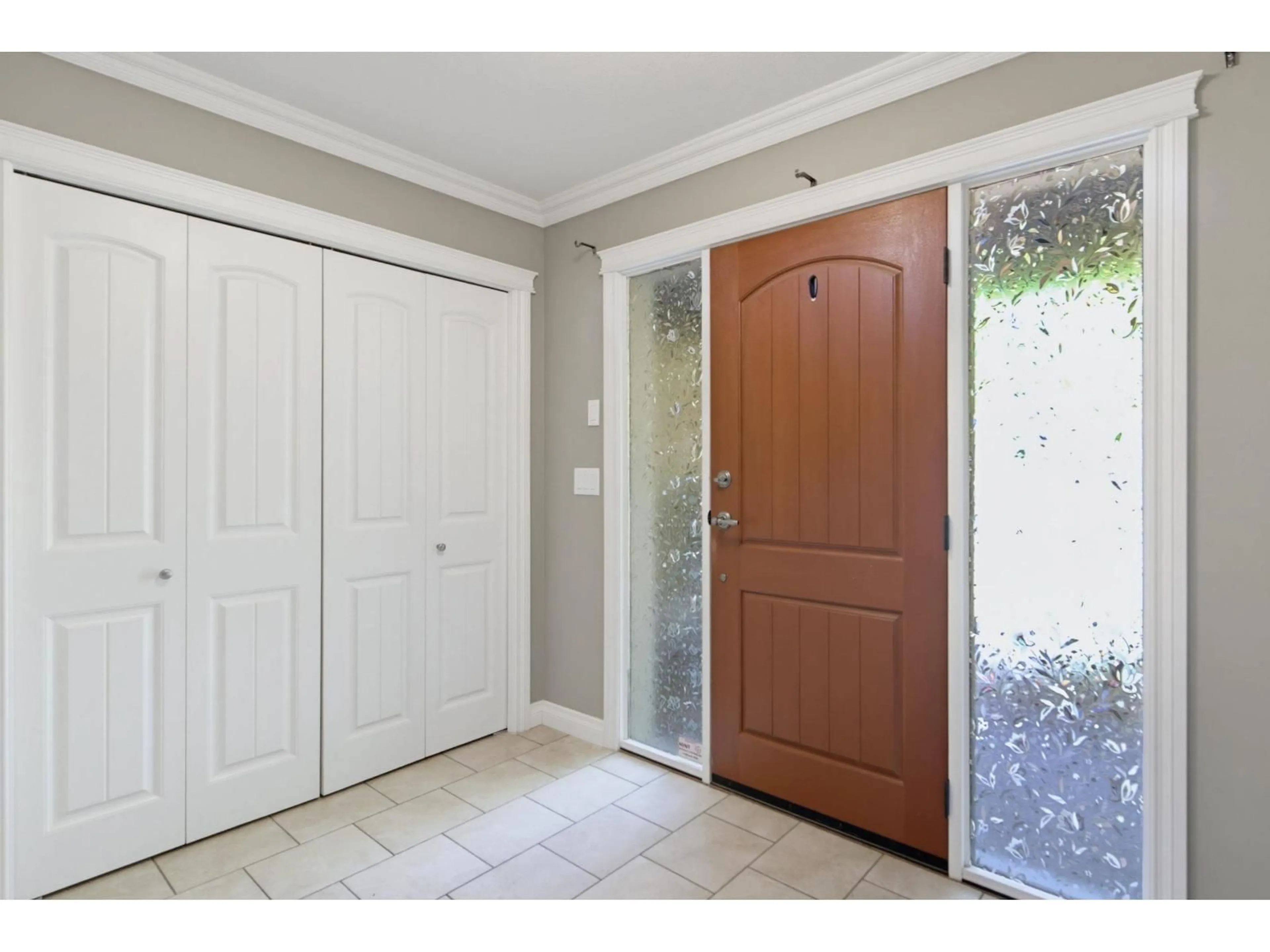 Indoor entryway for 8886 EMIRY STREET, Mission British Columbia V4S1A6