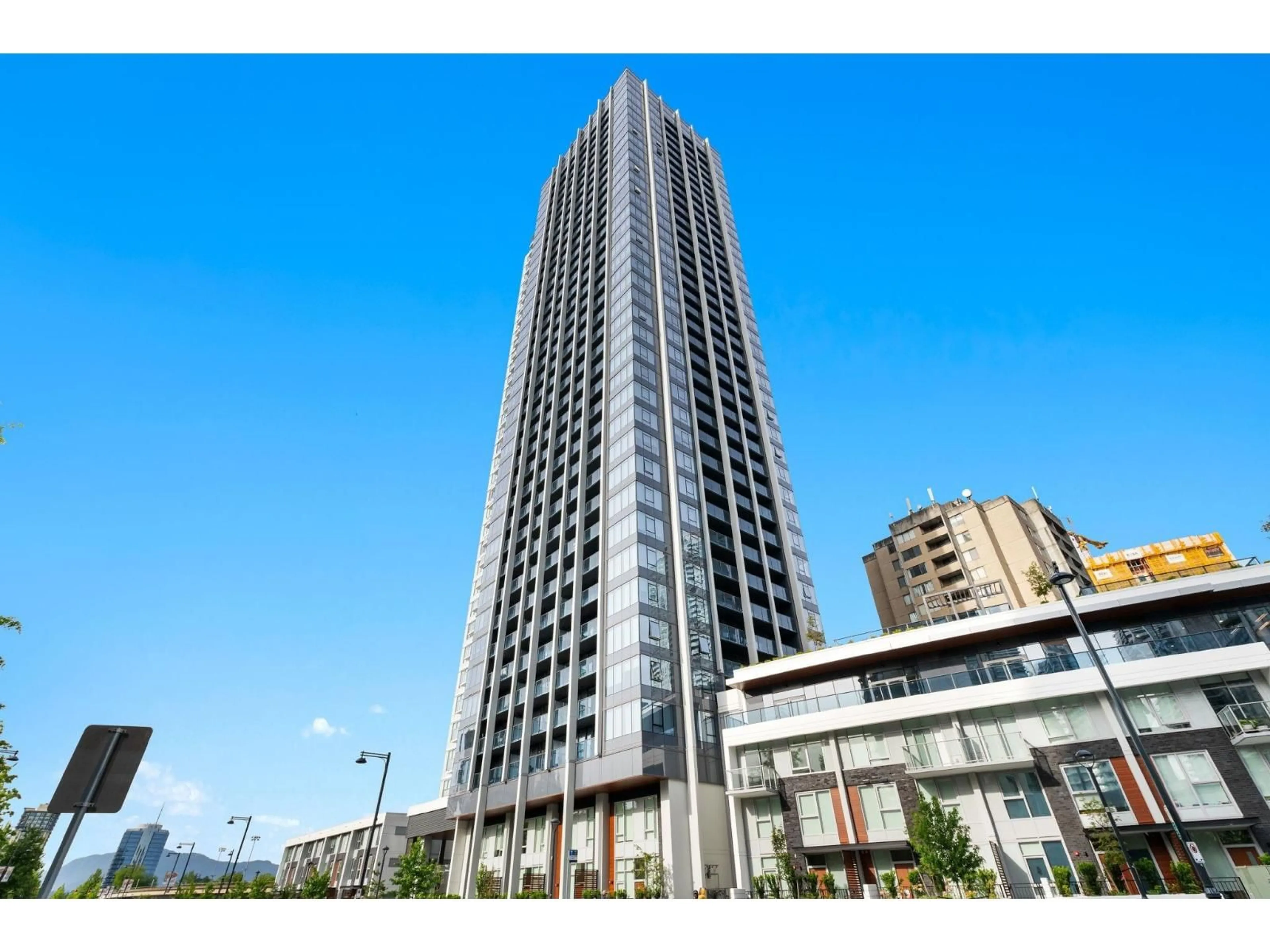 Indoor foyer for 3012 - 10448 UNIVERSITY DRIVE, Surrey British Columbia V3T0S7