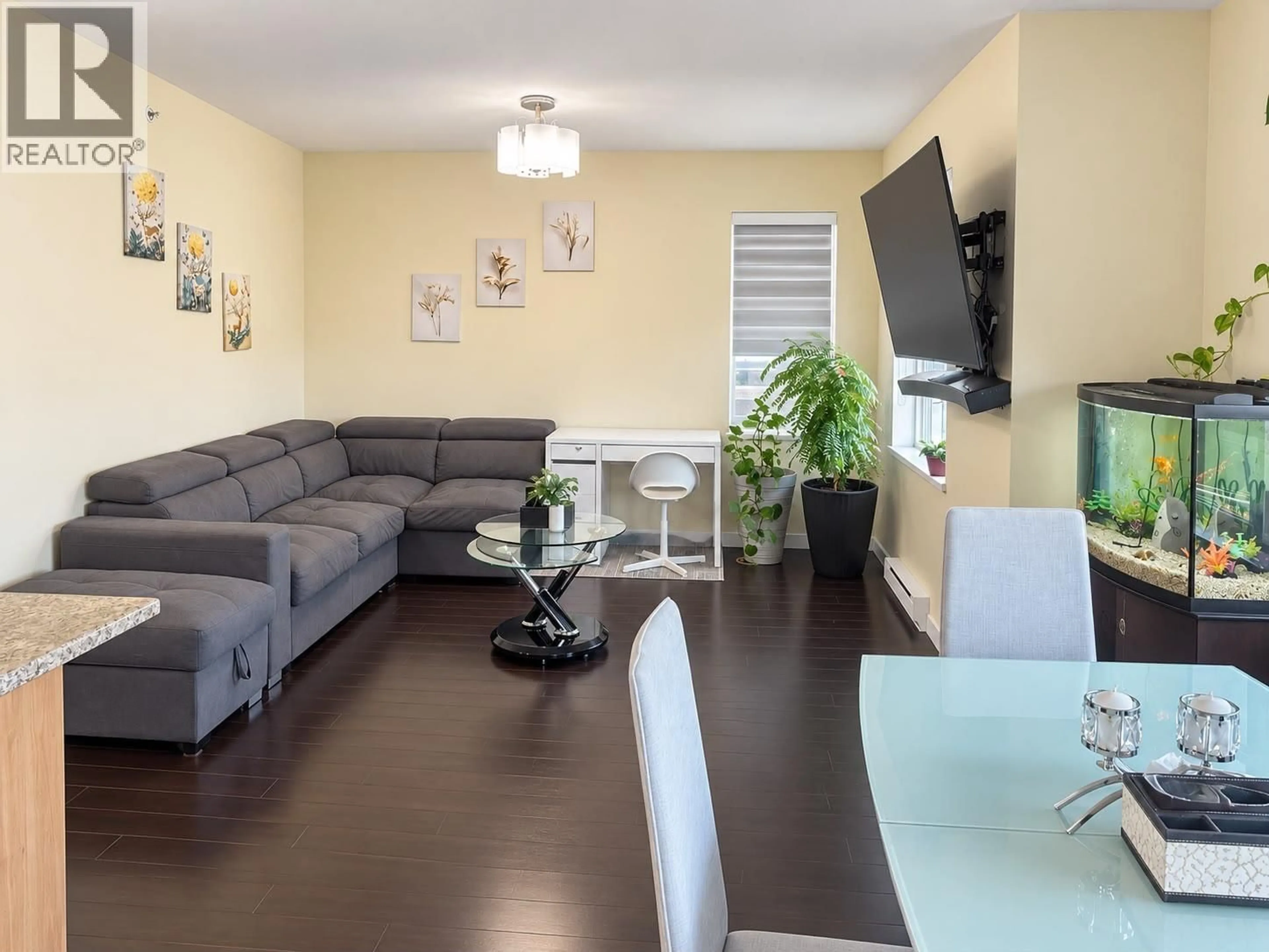 Living room with furniture, wood/laminate floor for PH2 - 1205 FIFTH AVENUE AVENUE, New Westminster British Columbia V3M1Y9