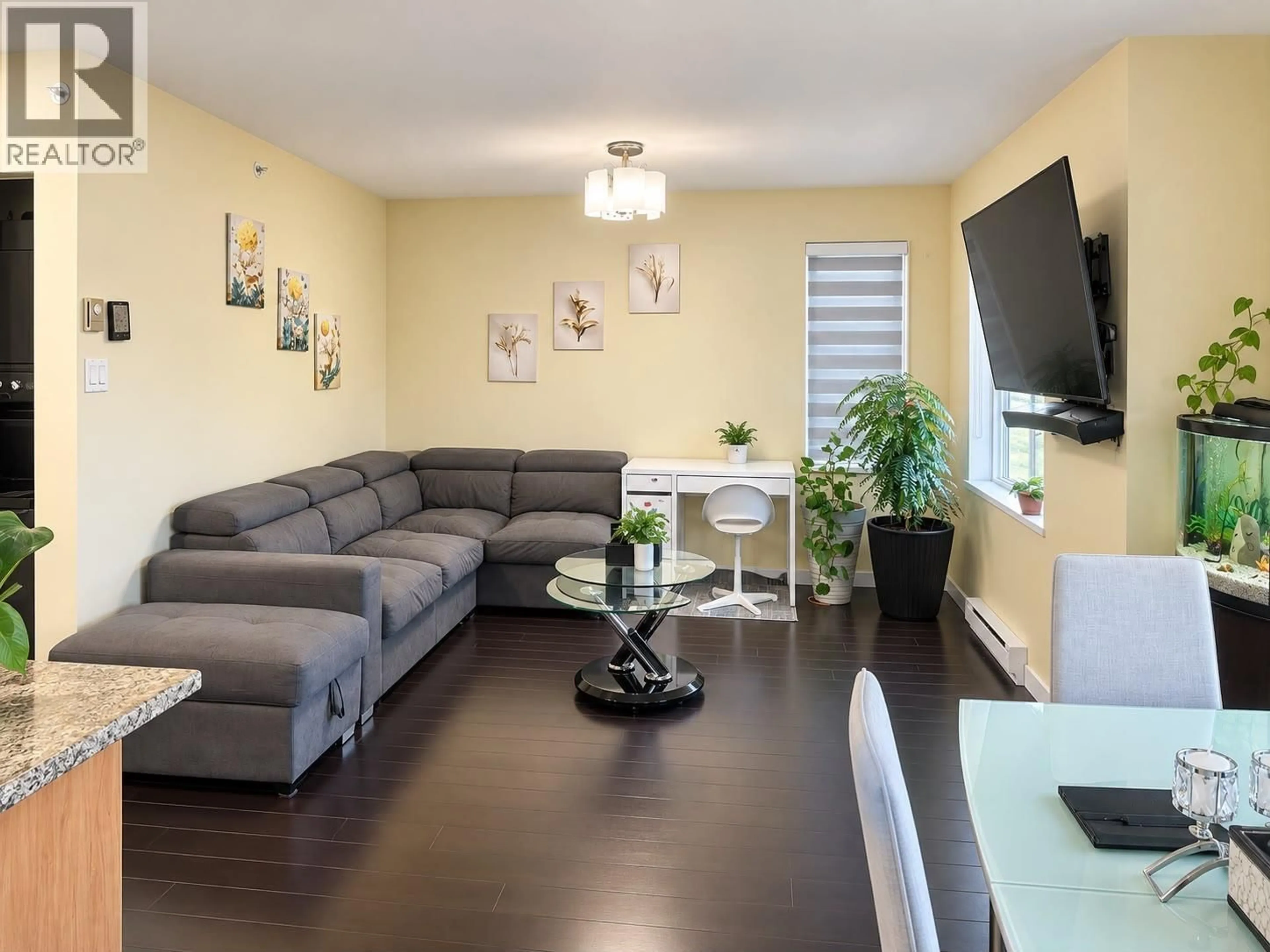 Living room with furniture, wood/laminate floor for PH2 - 1205 FIFTH AVENUE AVENUE, New Westminster British Columbia V3M1Y9