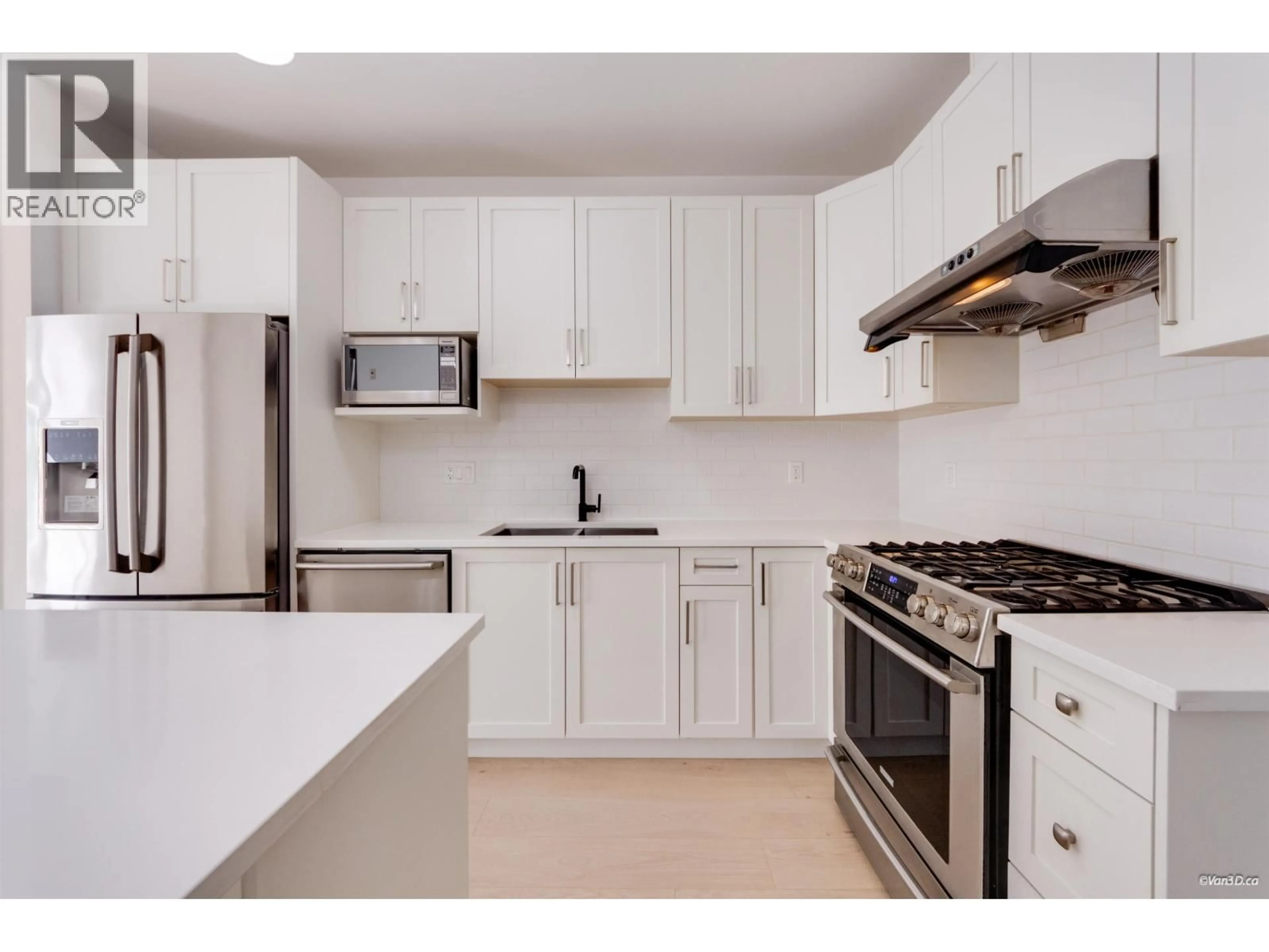 Standard kitchen, unknown for 5835 WALES STREET, Vancouver British Columbia V5R0E6
