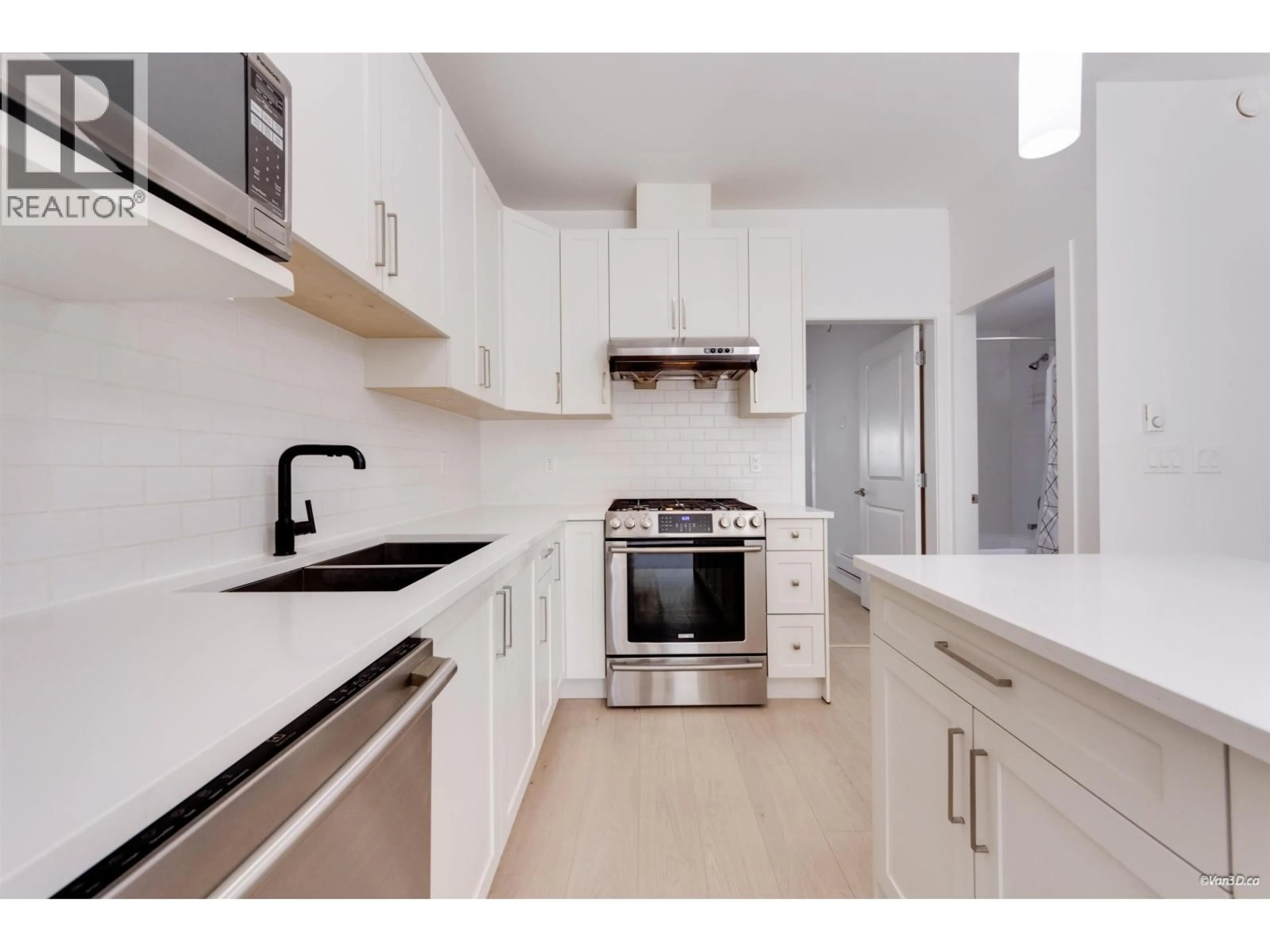Standard kitchen, unknown for 5835 WALES STREET, Vancouver British Columbia V5R0E6