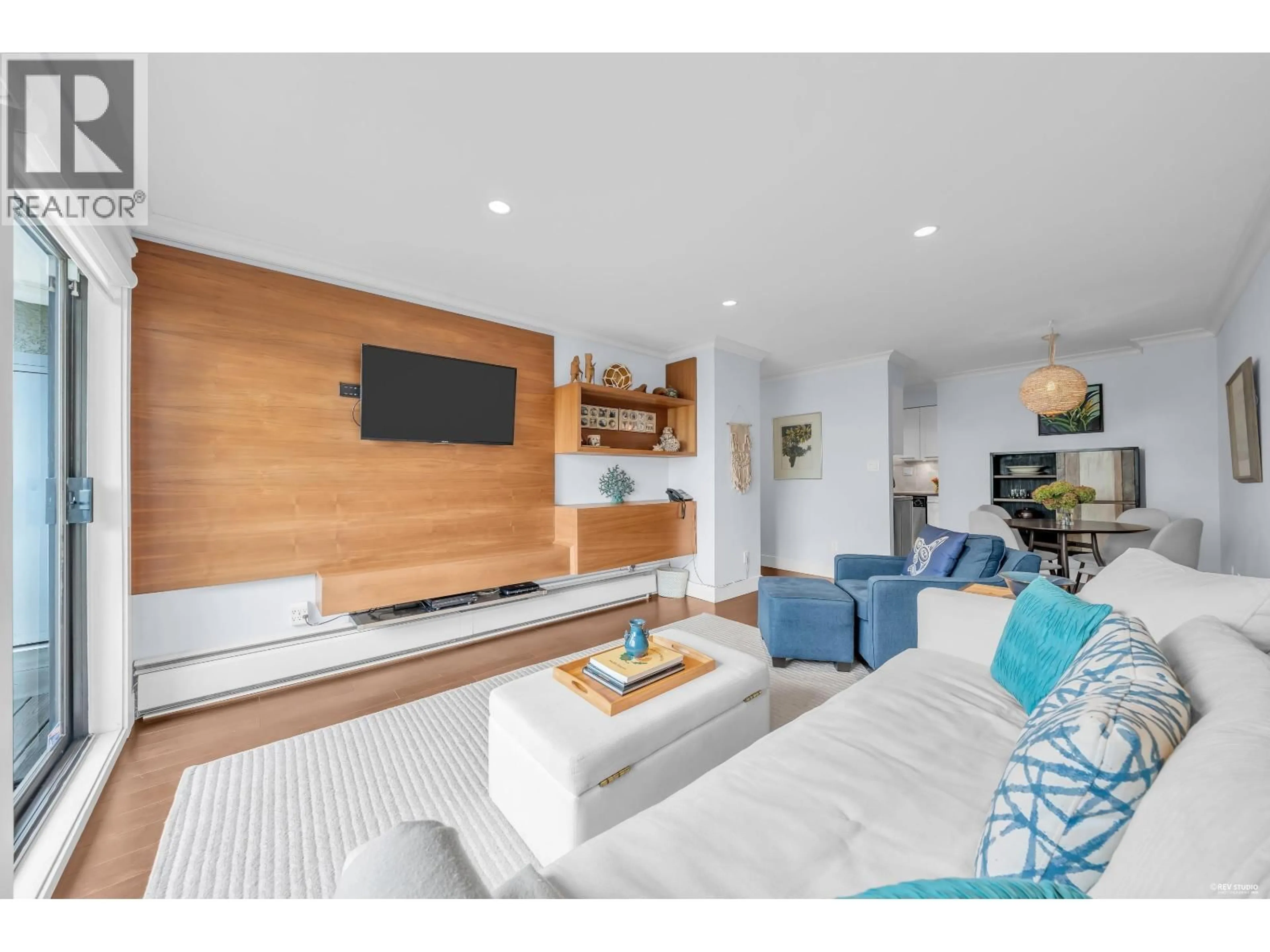 Living room with furniture, wood/laminate floor for 111 - 2040 CORNWALL AVENUE, Vancouver British Columbia V6J1E1