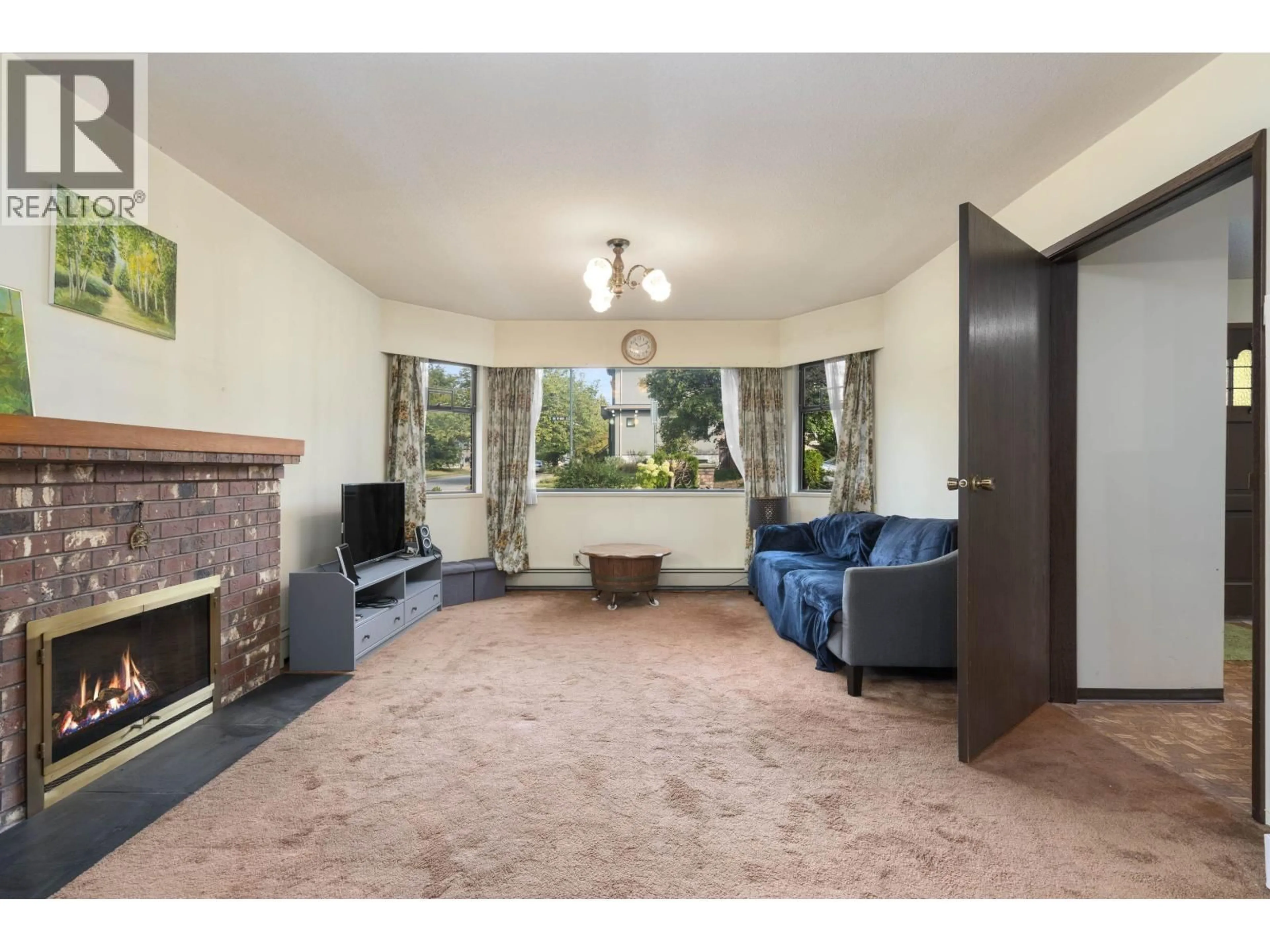 Living room with furniture, carpet floor for 1594 68TH AVENUE, Vancouver British Columbia V6P2V5