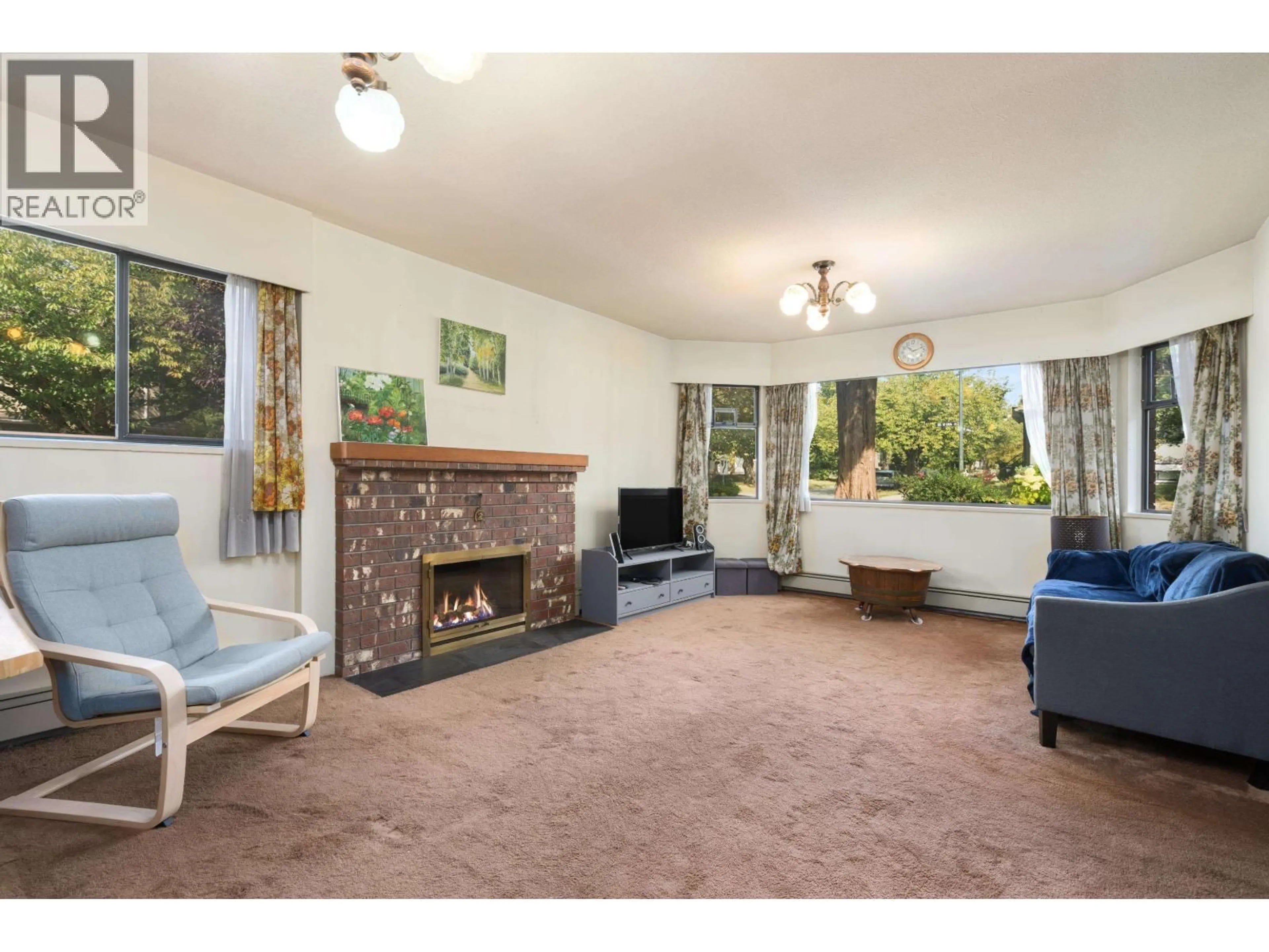 Living room with furniture, carpet floor for 1594 68TH AVENUE, Vancouver British Columbia V6P2V5