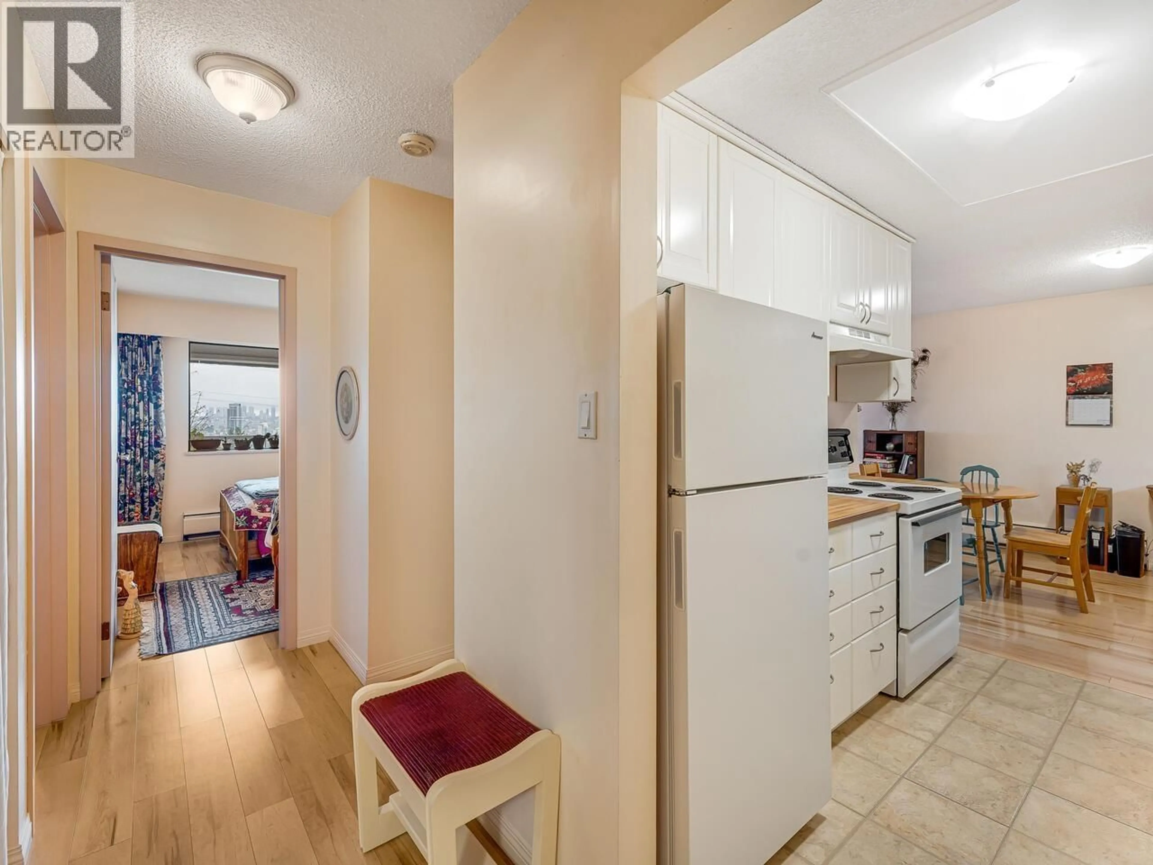 Standard kitchen, unknown for 307 - 5340 HASTINGS STREET, Burnaby British Columbia V5B1R1