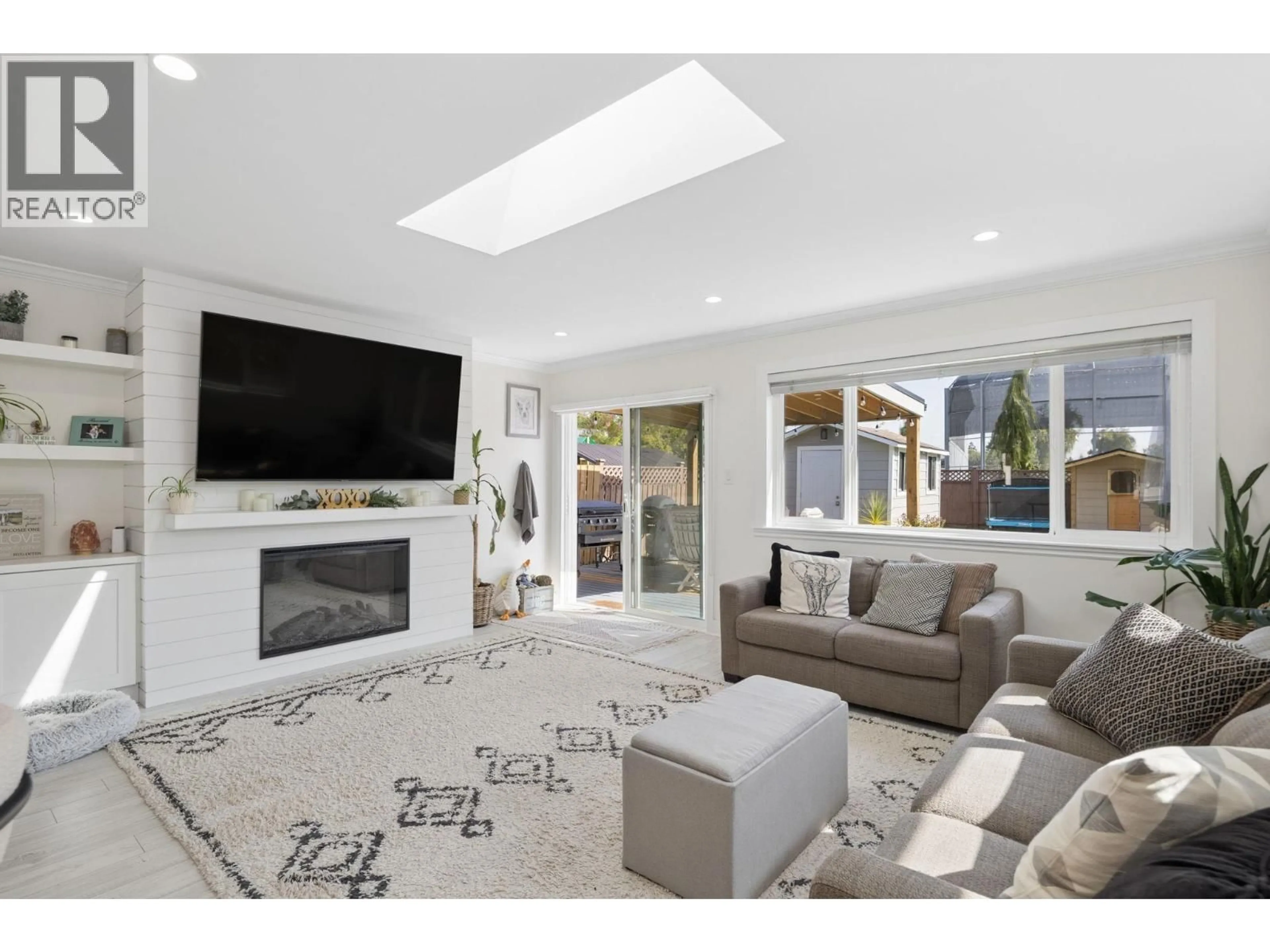 Living room with furniture, unknown for 5245 MAPLE CRESCENT, Delta British Columbia V4K1G1