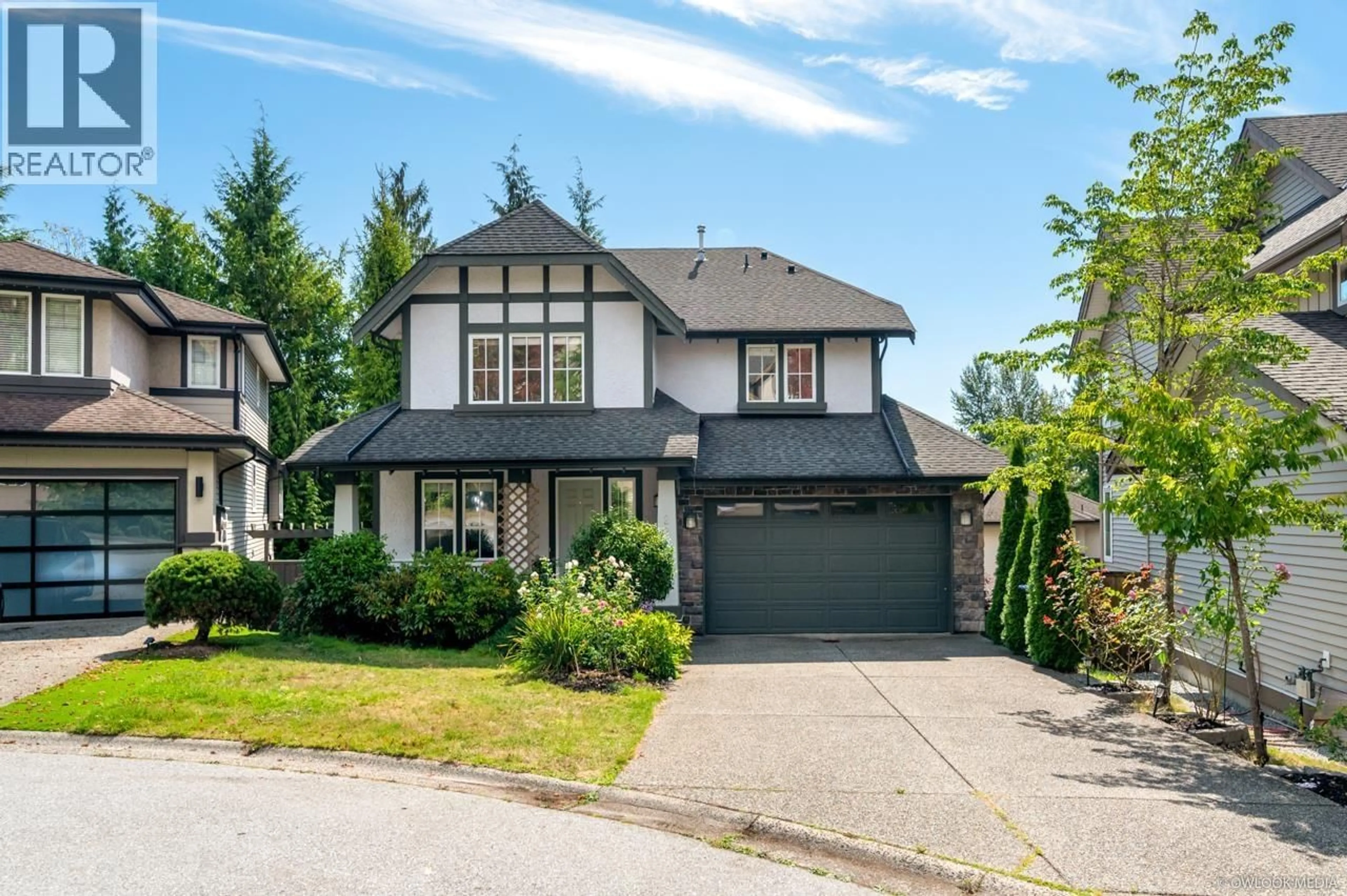 Home with vinyl exterior material, street for 22 MAPLE COURT, Port Moody British Columbia V3H5M8