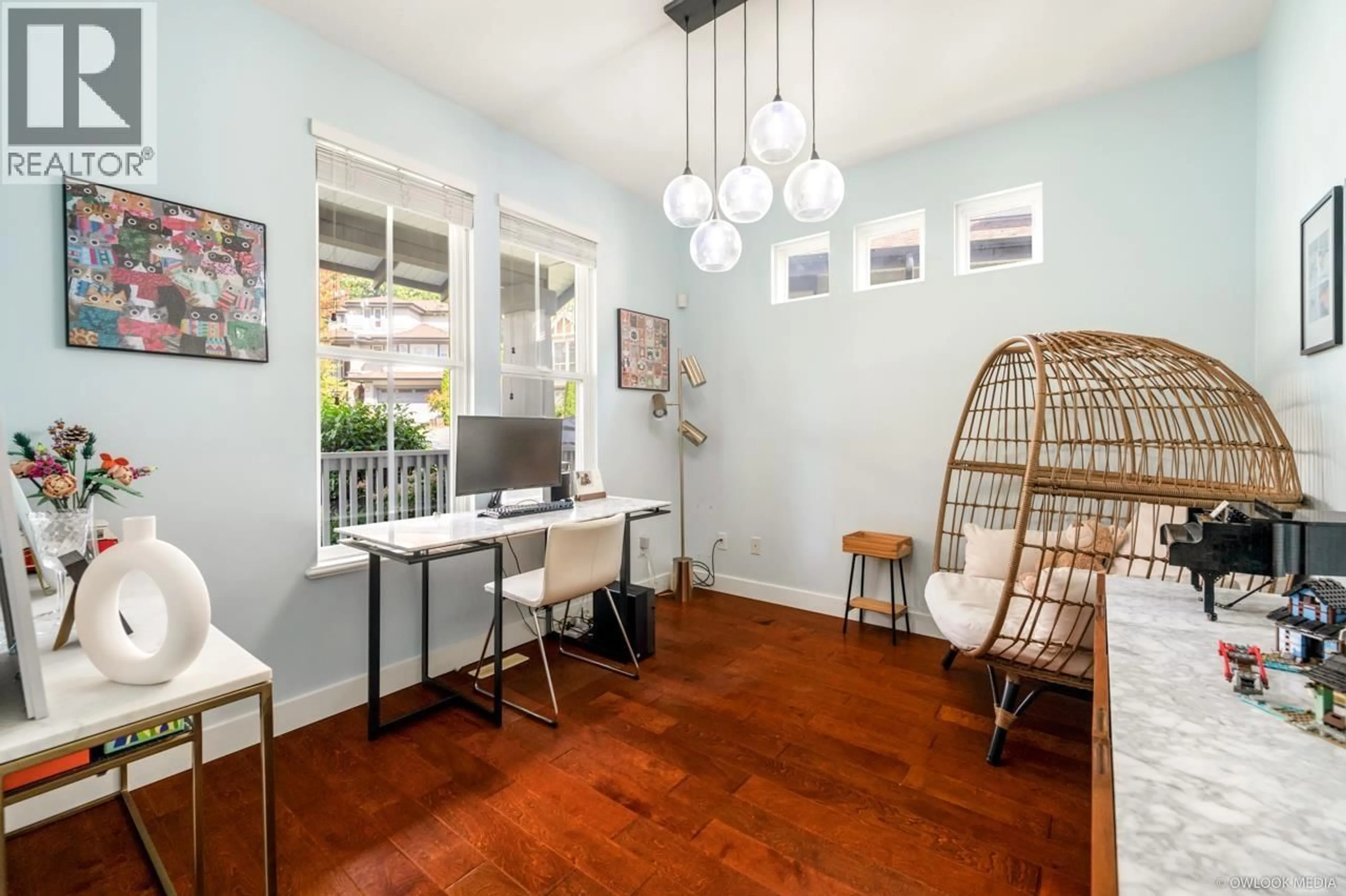 A pic of a room for 22 MAPLE COURT, Port Moody British Columbia V3H5M8