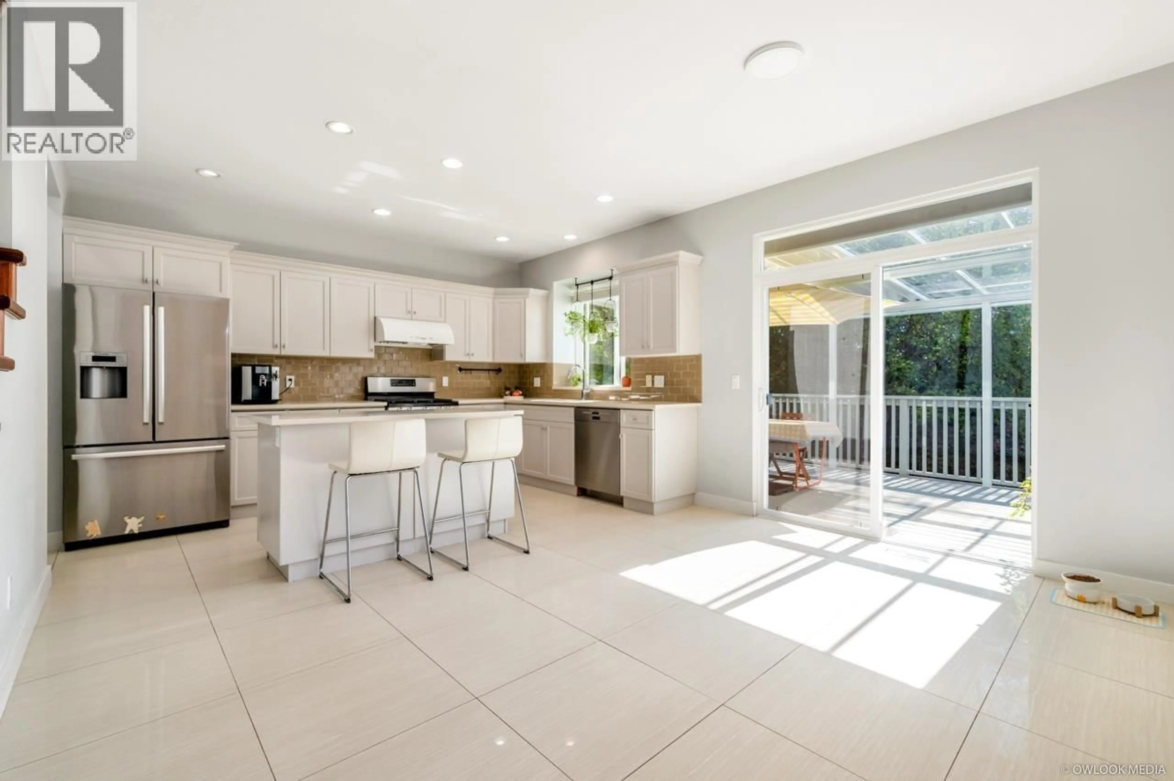 Open concept kitchen, ceramic/tile floor for 22 MAPLE COURT, Port Moody British Columbia V3H5M8