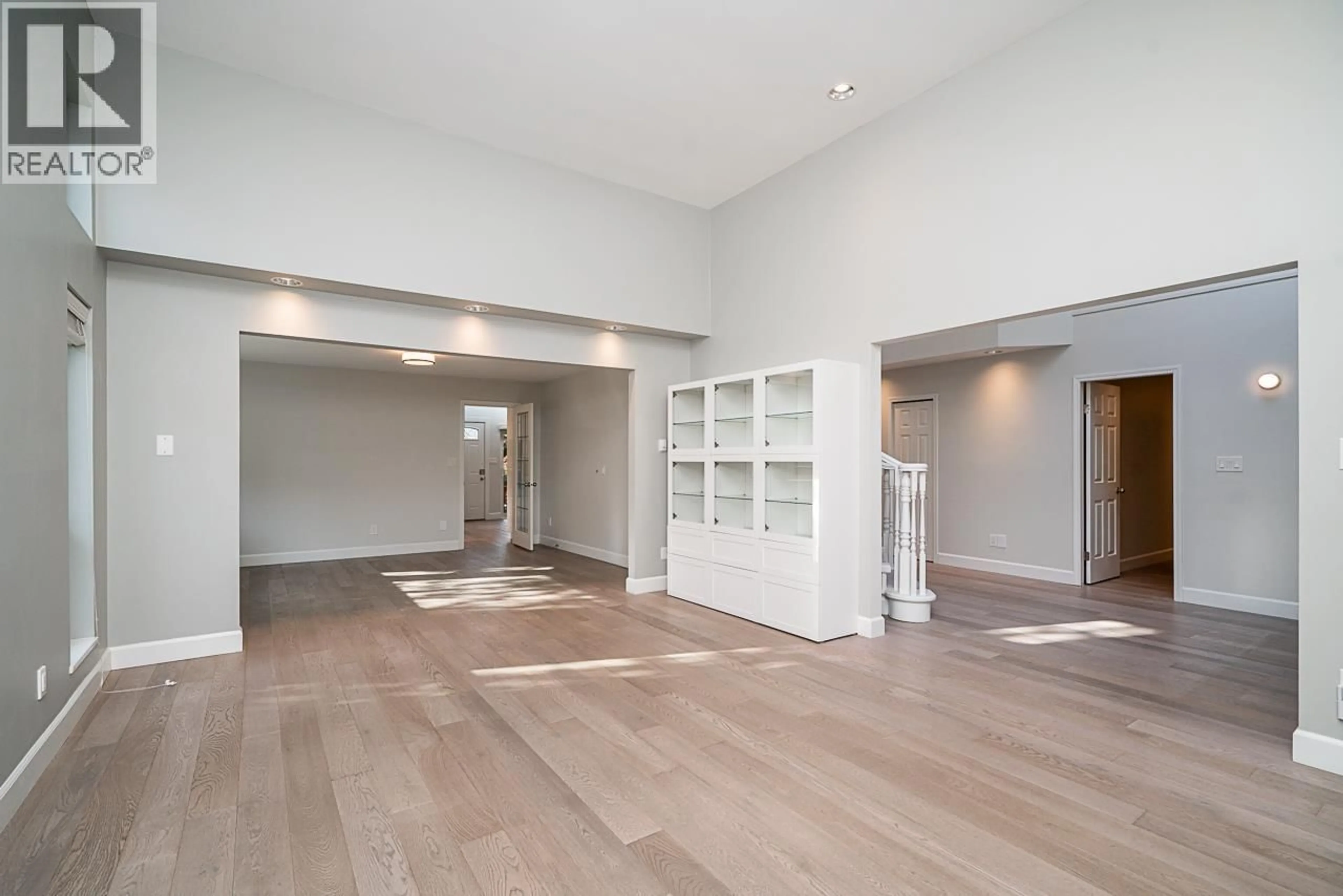 Indoor foyer for 2308 14TH AVENUE, Vancouver British Columbia V6K2W3