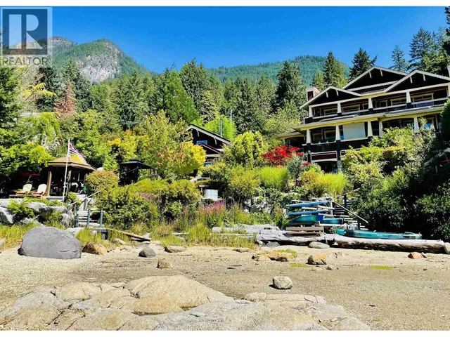 7545 ISLETS PLACE, Sechelt 2