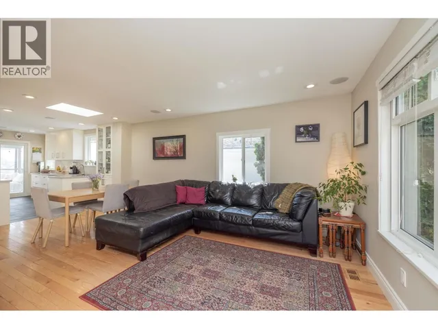 1119 CLOVERLEY STREET, North Vancouver 5