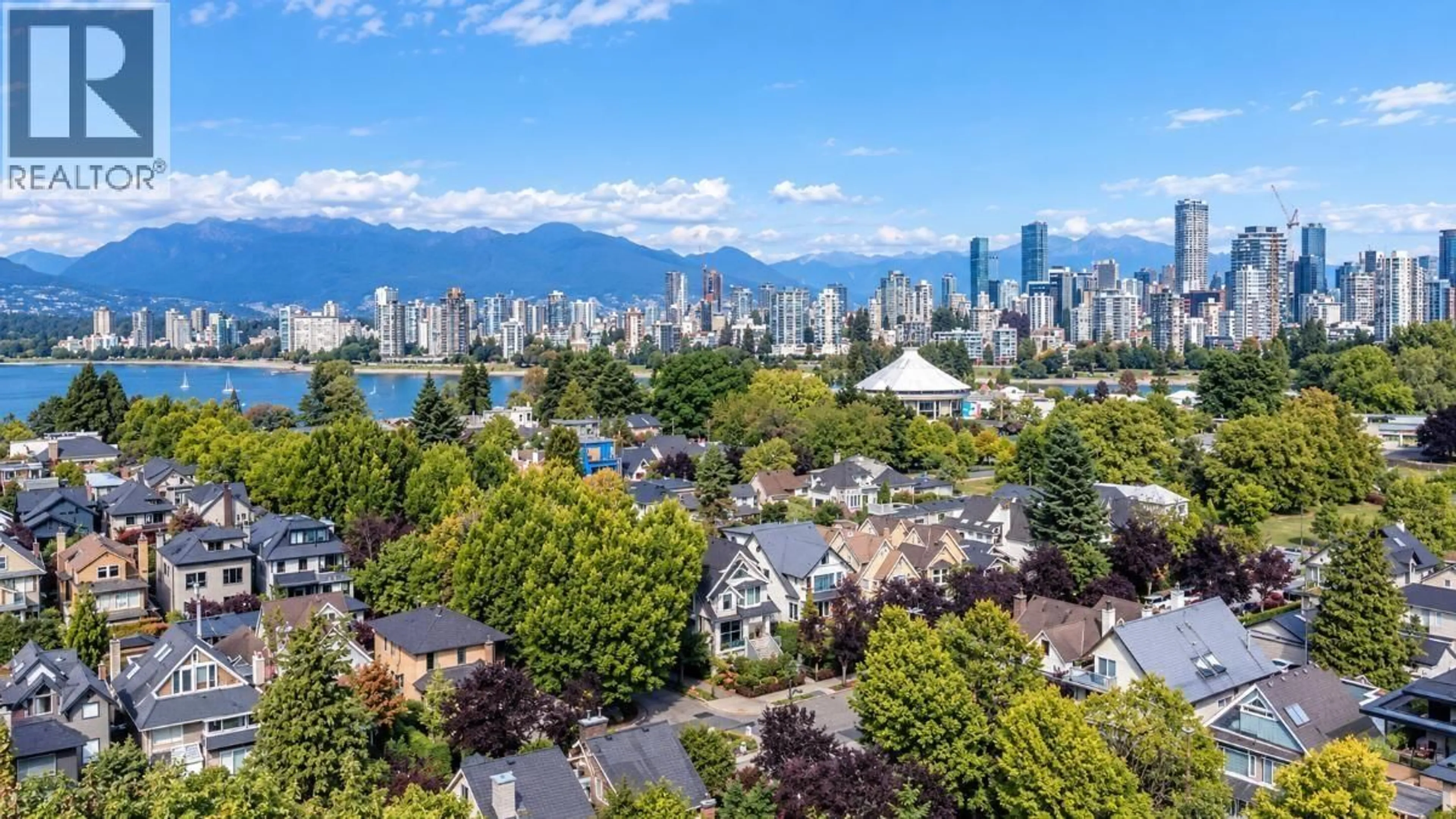 A pic from outside/outdoor area/front of a property/back of a property/a pic from drone, unknown for 1346 WALNUT STREET, Vancouver British Columbia V6J3R3