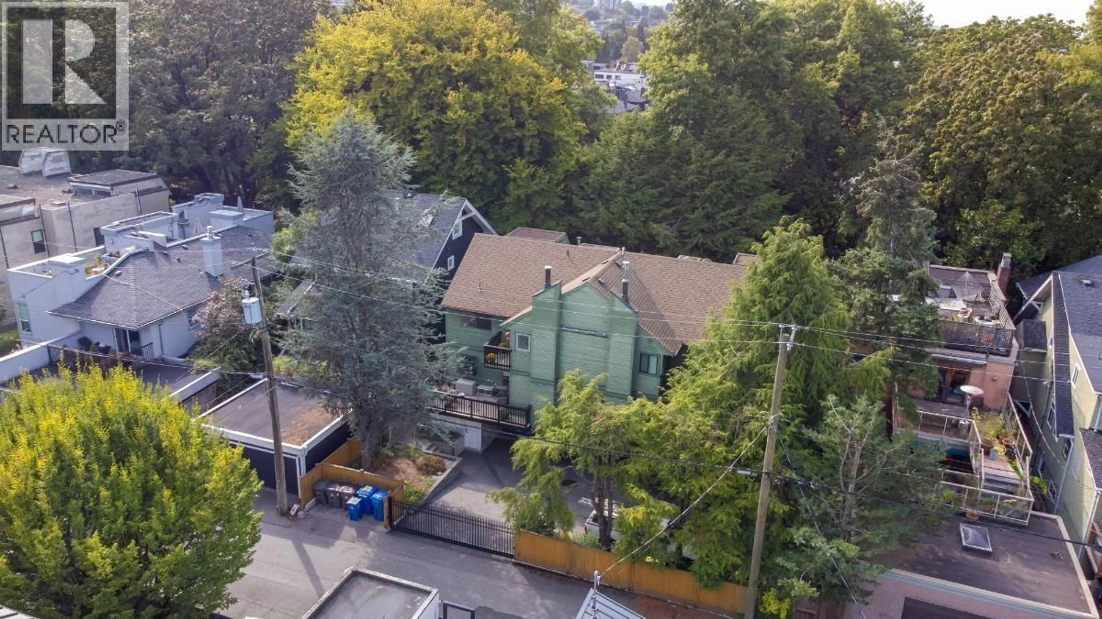 A pic from outside/outdoor area/front of a property/back of a property/a pic from drone, city buildings view from balcony for 1346 WALNUT STREET, Vancouver British Columbia V6J3R3