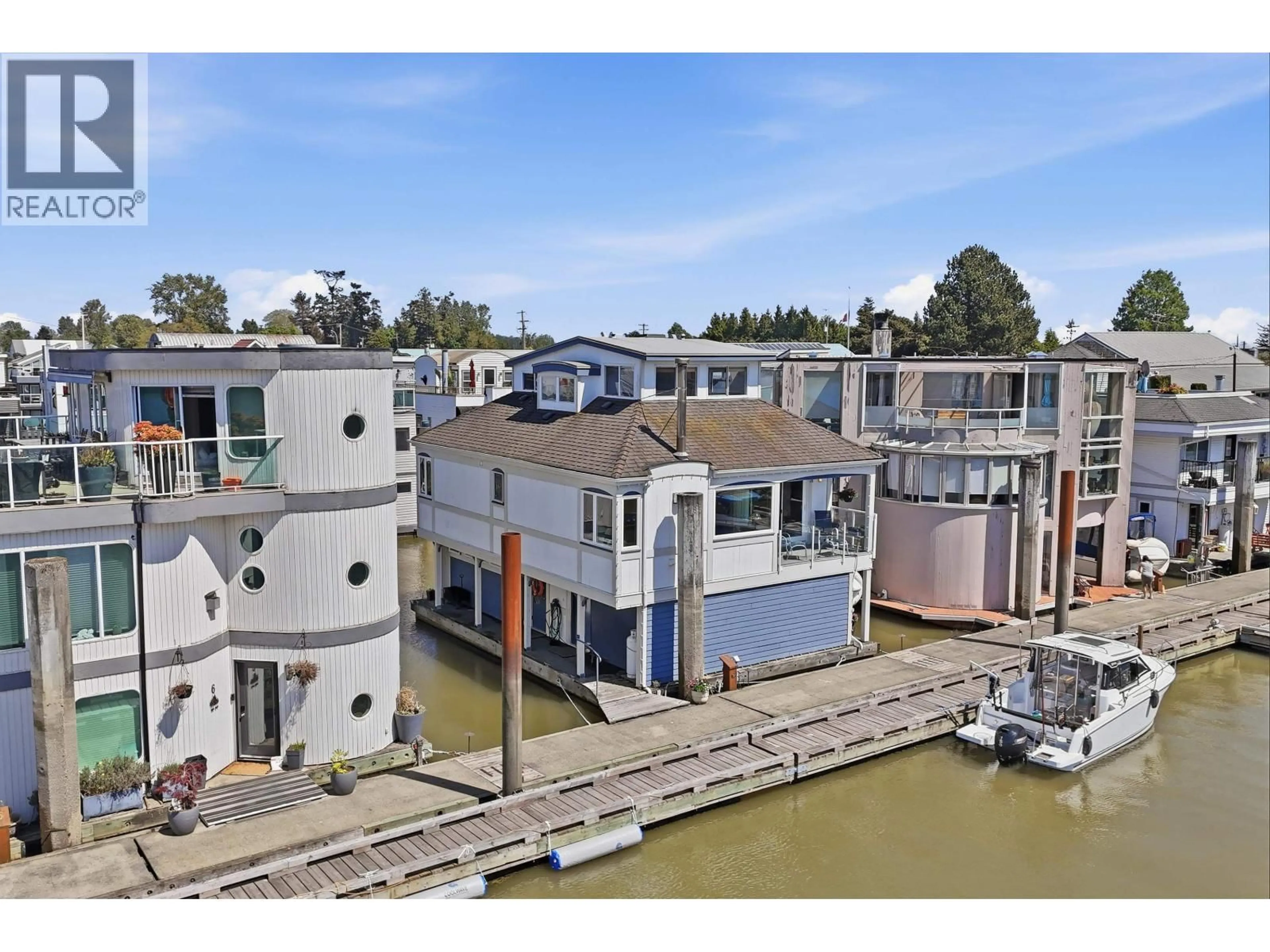 A pic from outside/outdoor area/front of a property/back of a property/a pic from drone, water/lake/river/ocean view for 5 - 3459 RIVER ROAD, Delta British Columbia V4K4Y6