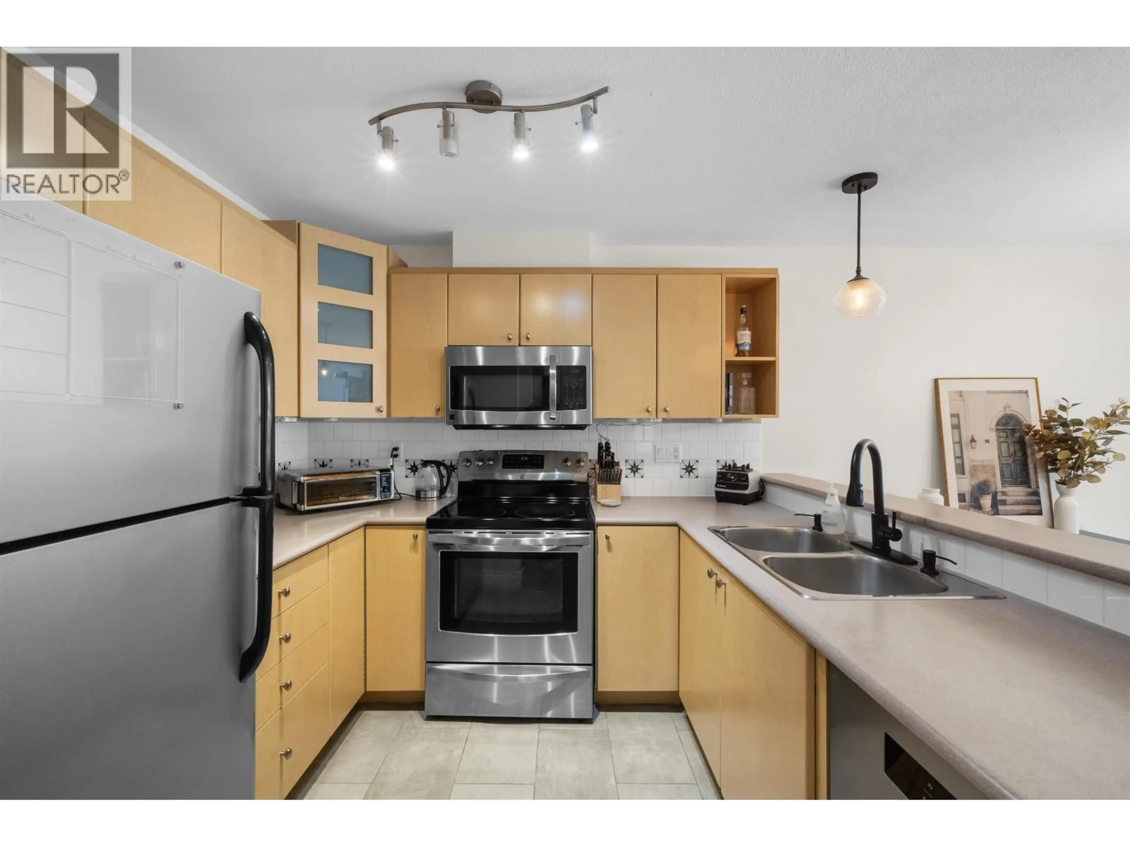 Standard kitchen, unknown for 229 - 3122 ST JOHNS STREET, Port Moody British Columbia V3H5C8
