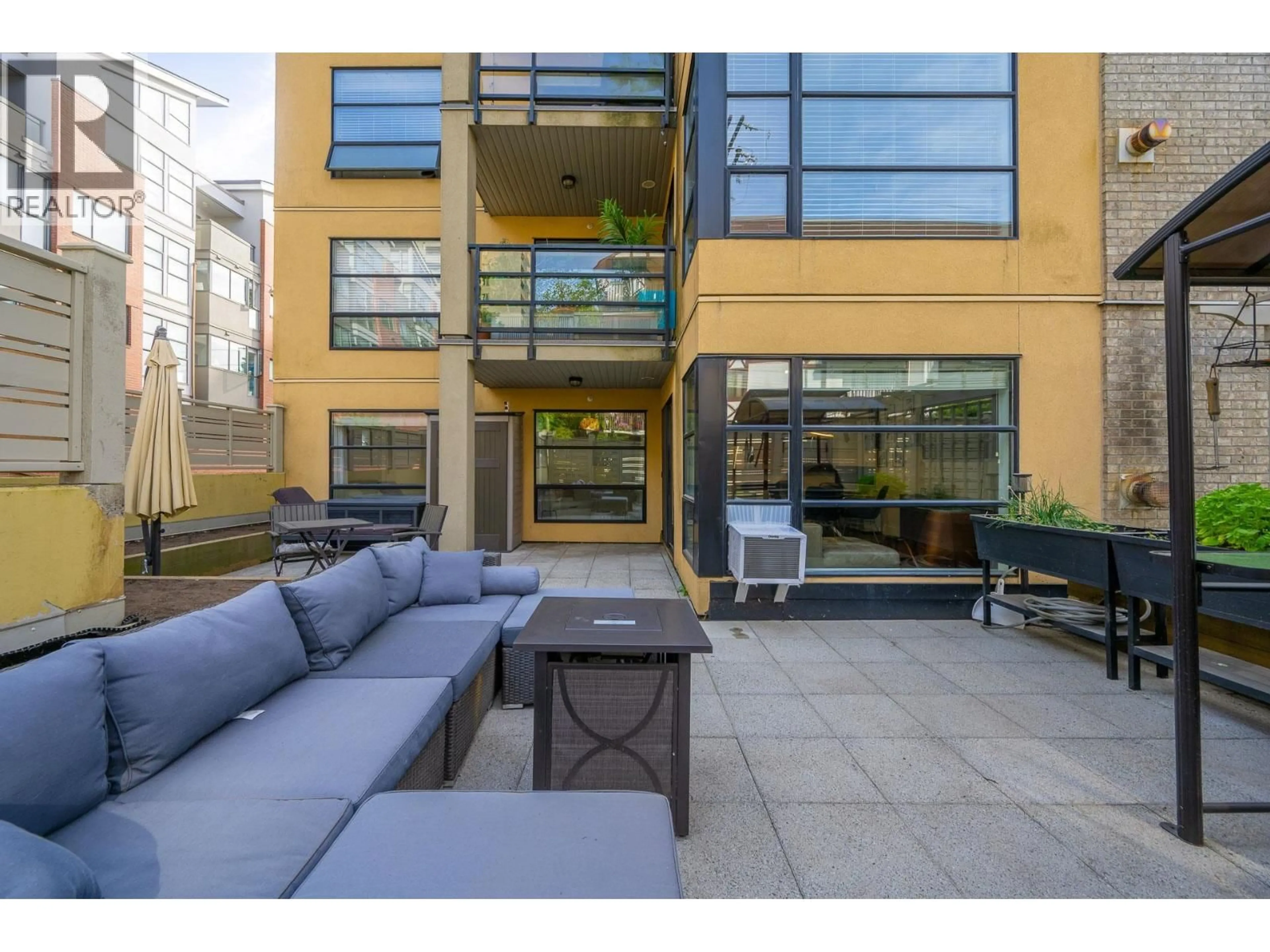 Patio, street for 204 - 124 3RD STREET, North Vancouver British Columbia V7M1E8
