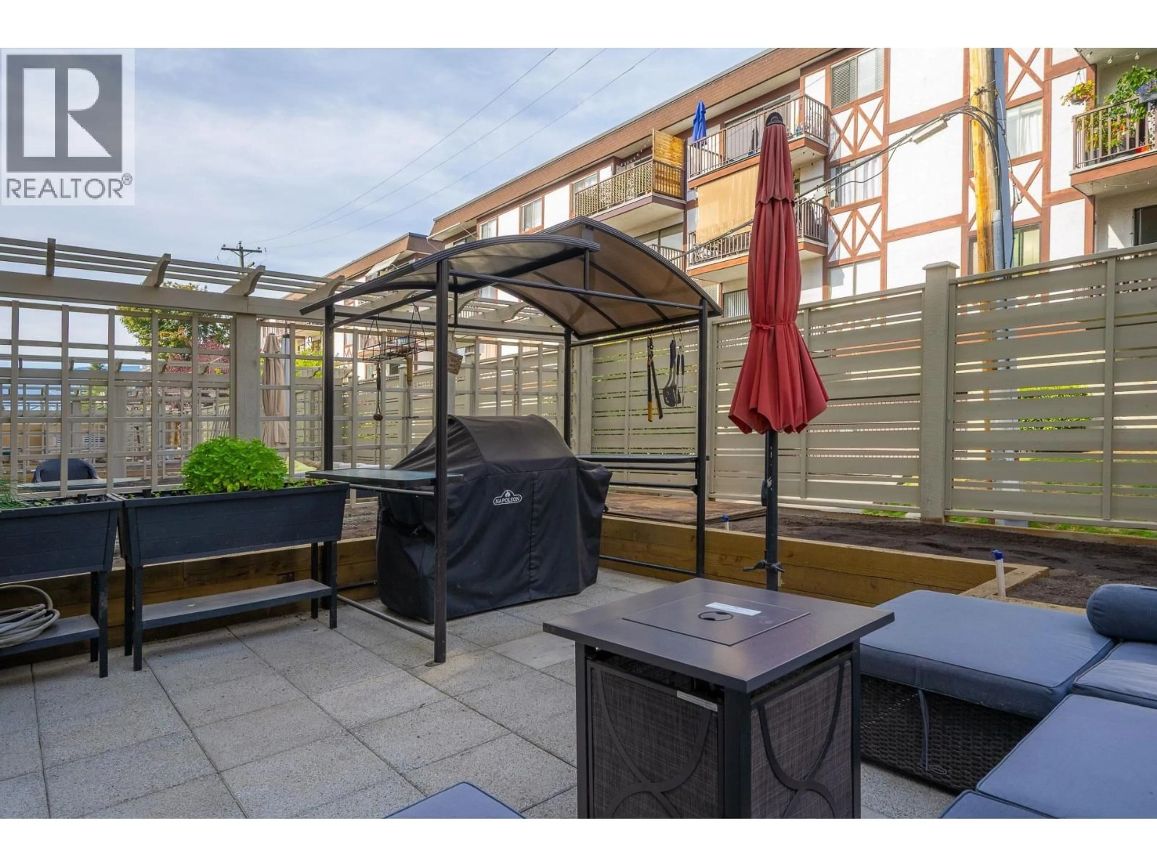 Patio, street for 204 - 124 3RD STREET, North Vancouver British Columbia V7M1E8