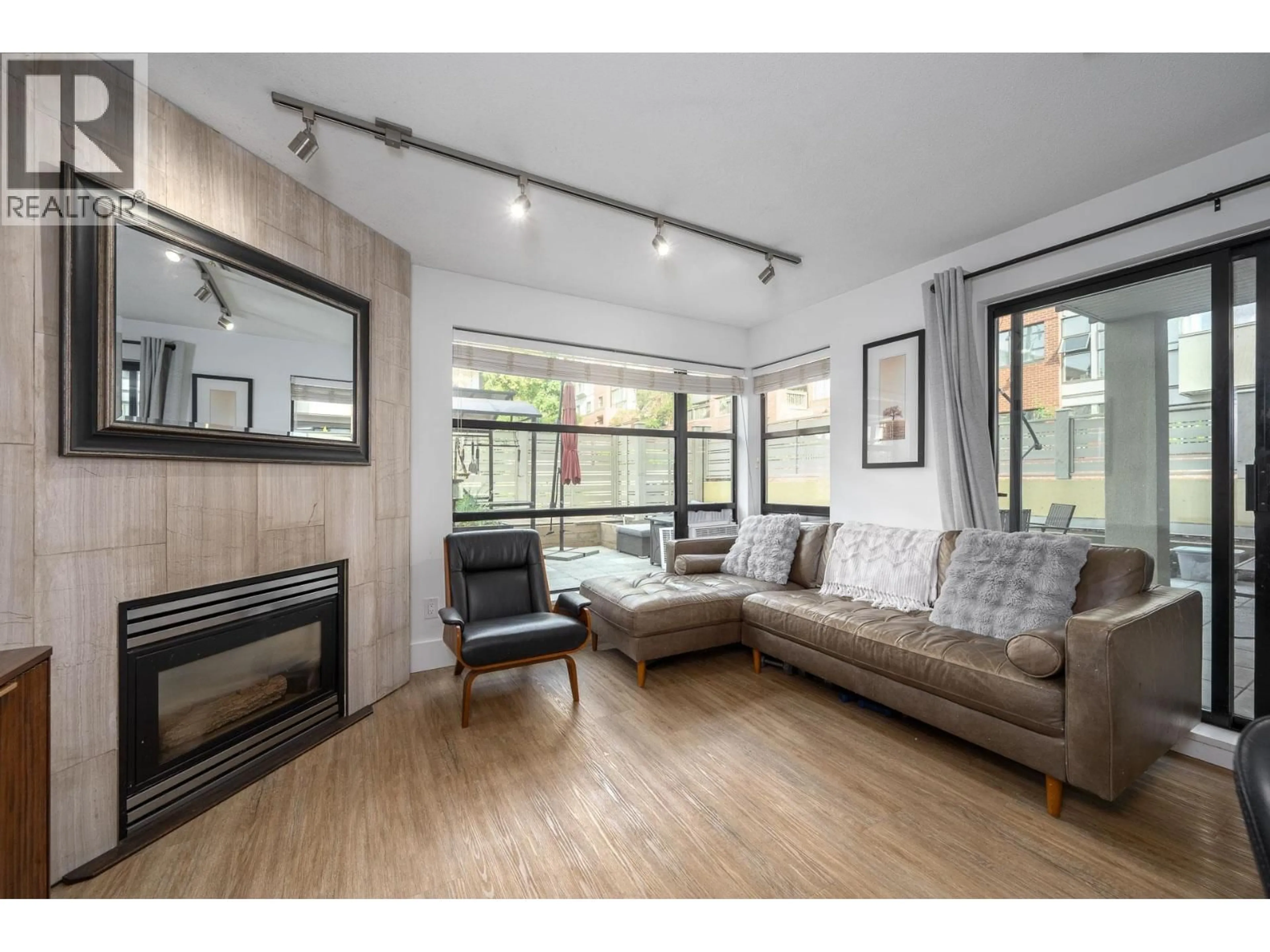 Living room with furniture, wood/laminate floor for 204 - 124 3RD STREET, North Vancouver British Columbia V7M1E8