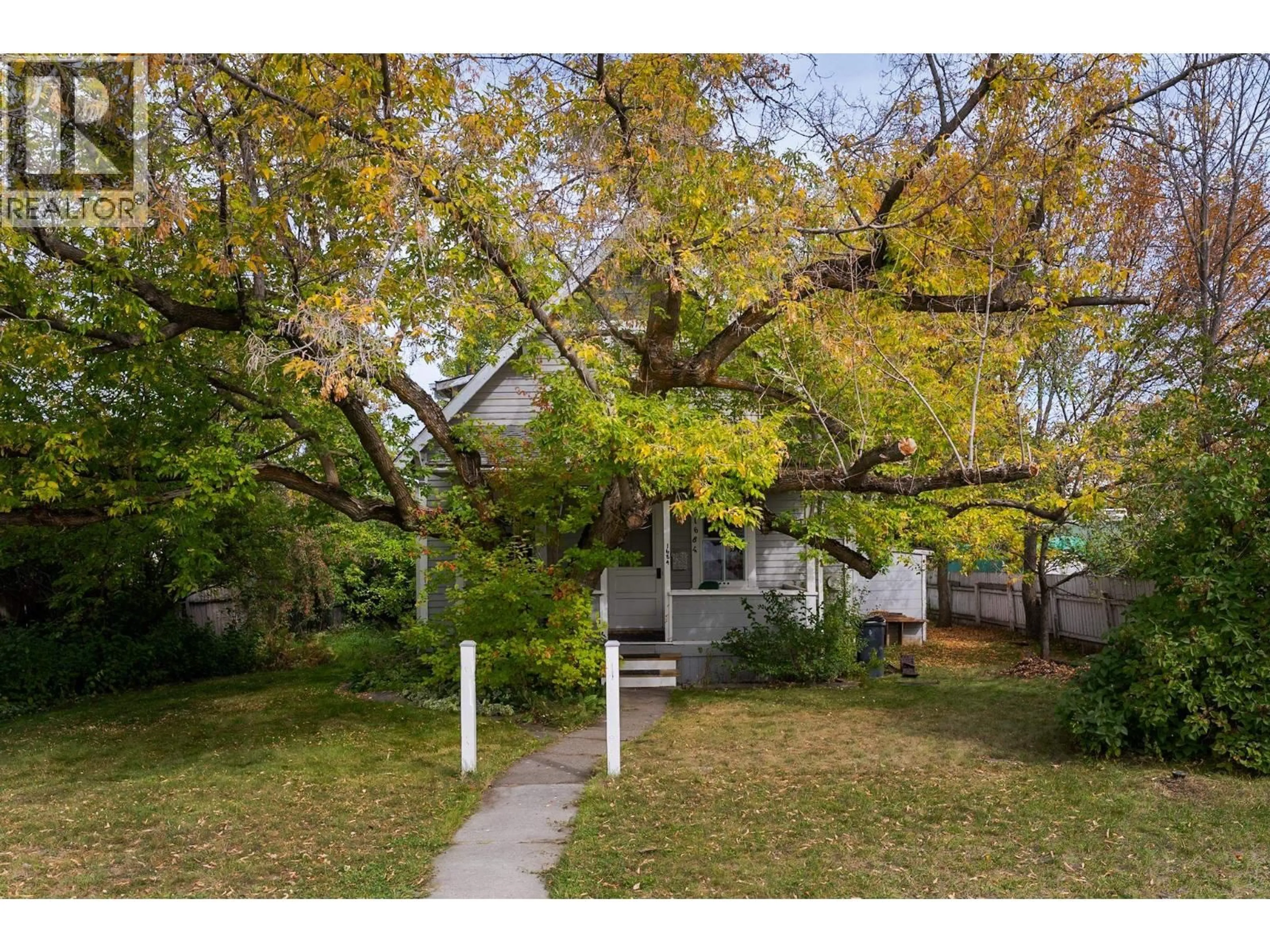 A pic from outside/outdoor area/front of a property/back of a property/a pic from drone, street for 1684 5TH AVENUE, Prince George British Columbia V2L3M1
