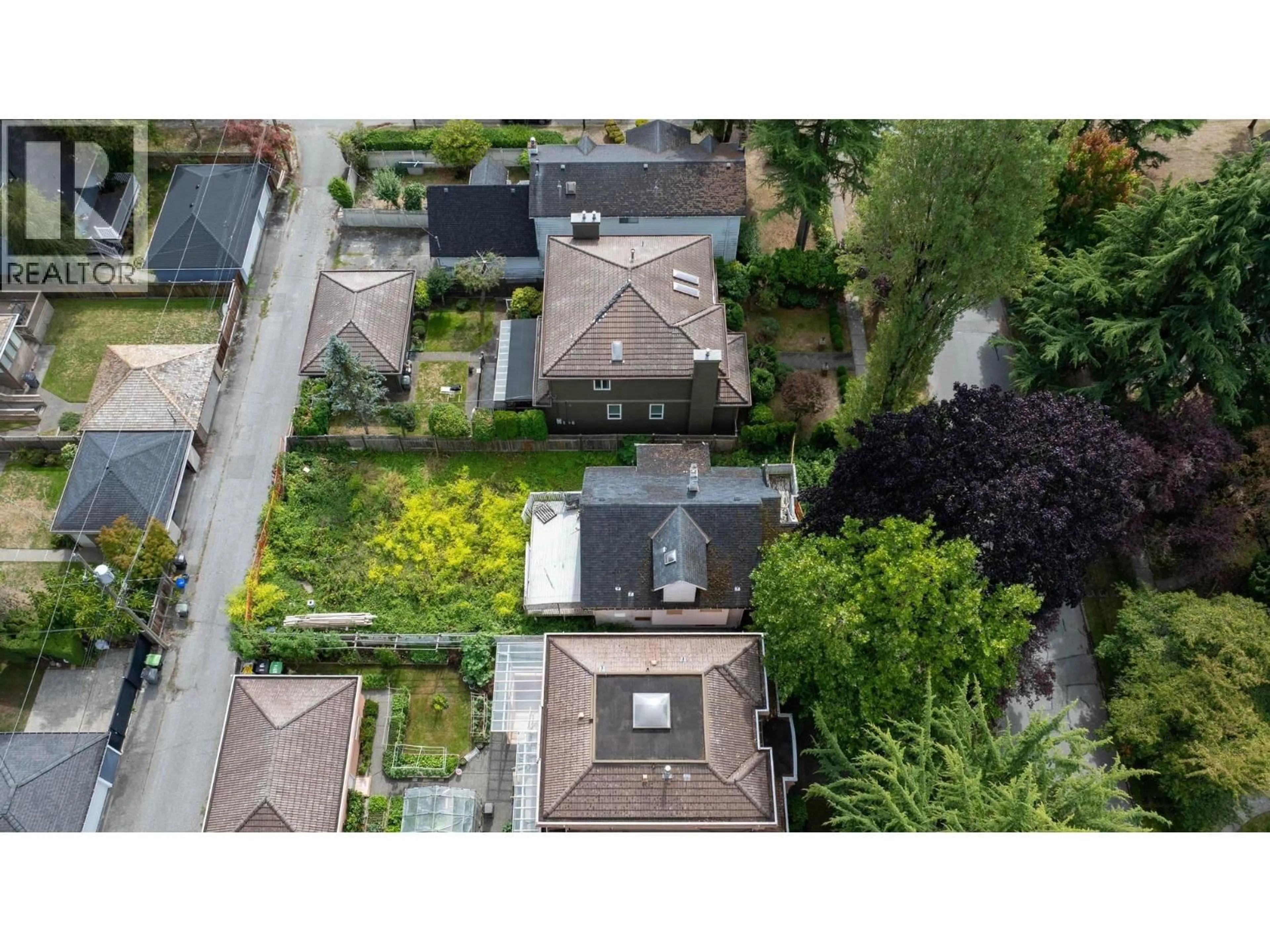 A pic from outside/outdoor area/front of a property/back of a property/a pic from drone, street for 6568 CYPRESS STREET, Vancouver British Columbia V6P5L6