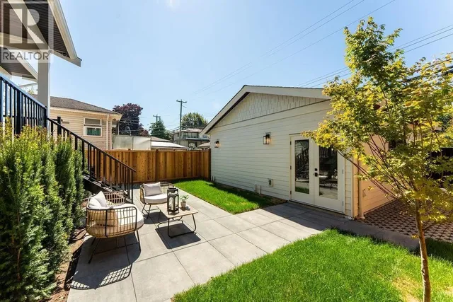 2598 16TH AVENUE, Vancouver 2
