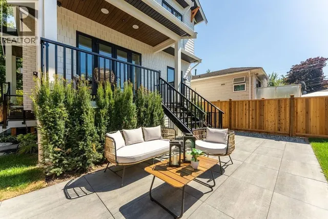 2598 16TH AVENUE, Vancouver 3