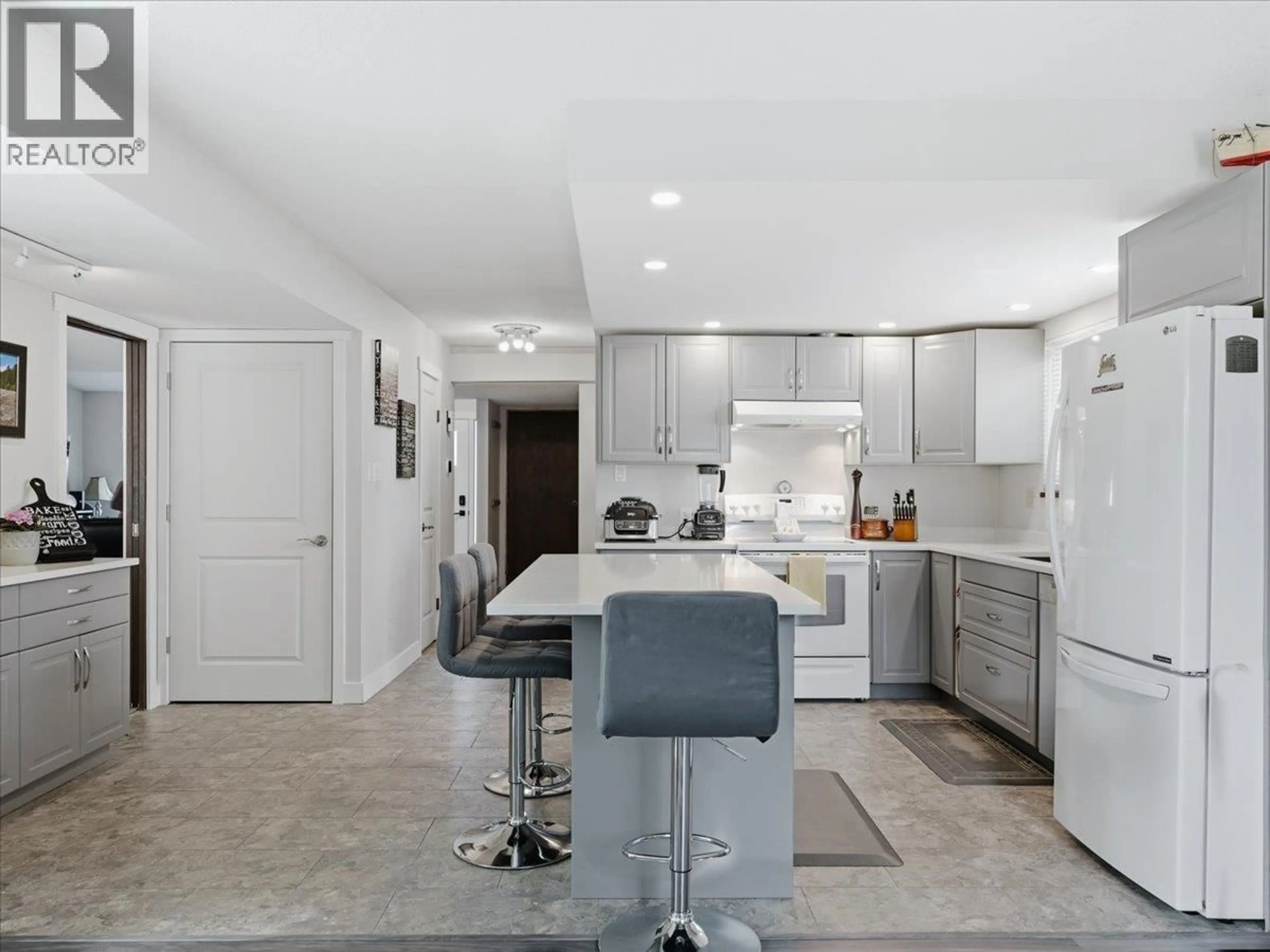 Open concept kitchen, ceramic/tile floor for 4628 HERMITAGE DRIVE, Richmond British Columbia V7E4N4