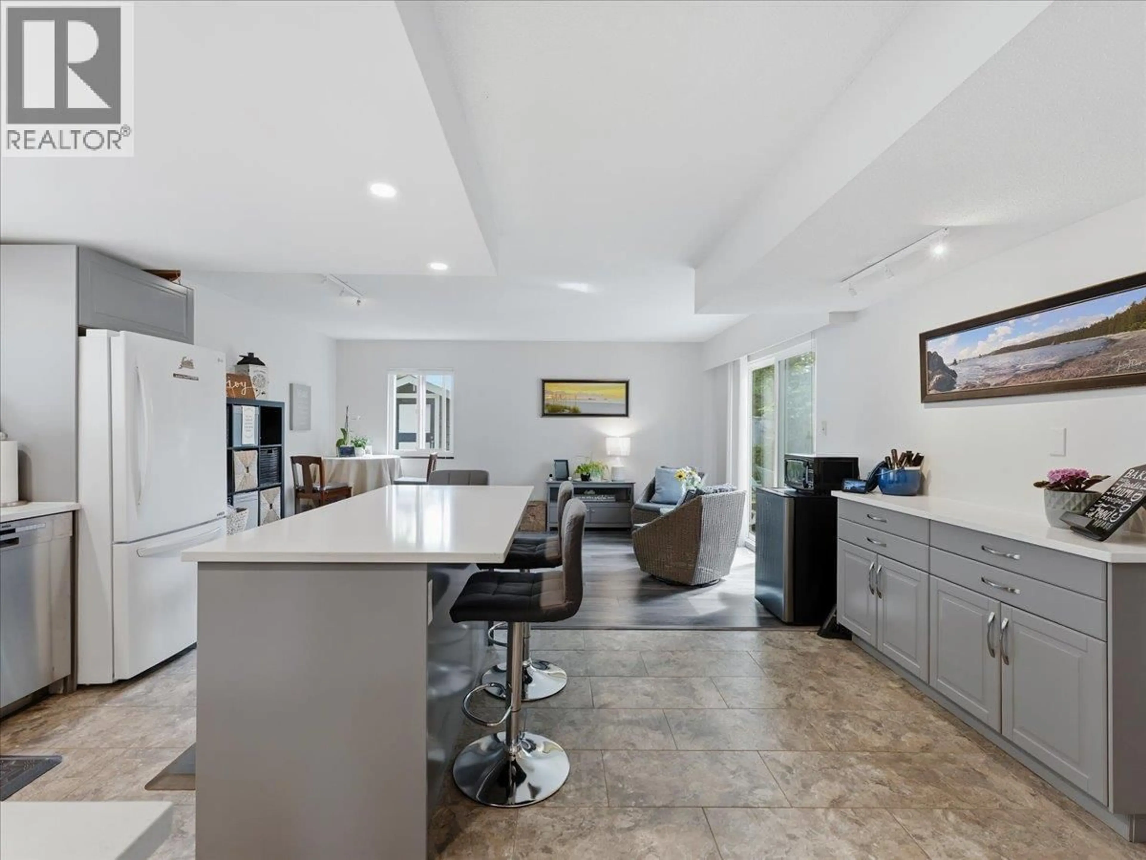 Open concept kitchen, ceramic/tile floor for 4628 HERMITAGE DRIVE, Richmond British Columbia V7E4N4