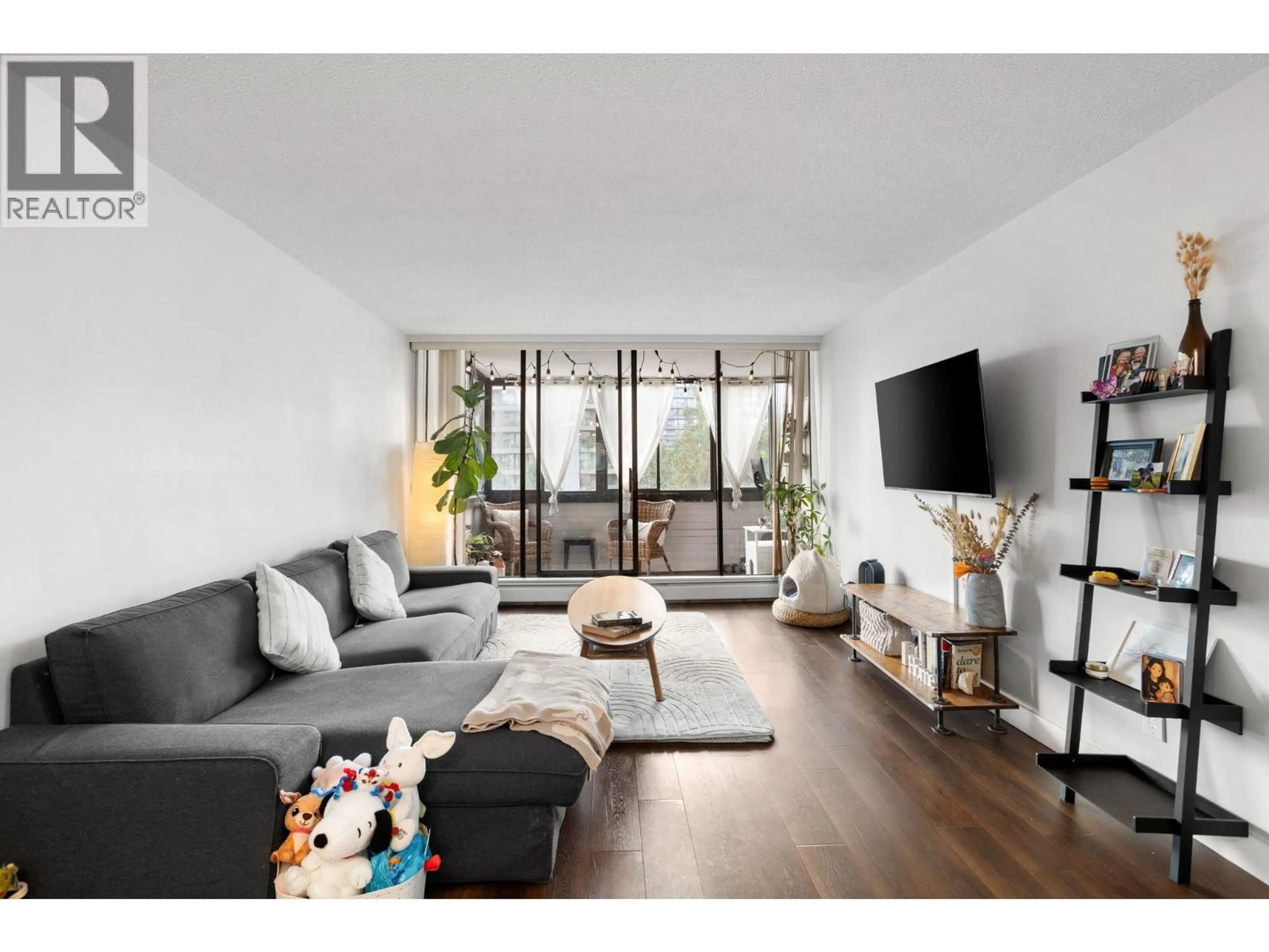 Living room with furniture, wood/laminate floor for 906 - 2020 BELLWOOD AVENUE, Burnaby British Columbia V5B4P8