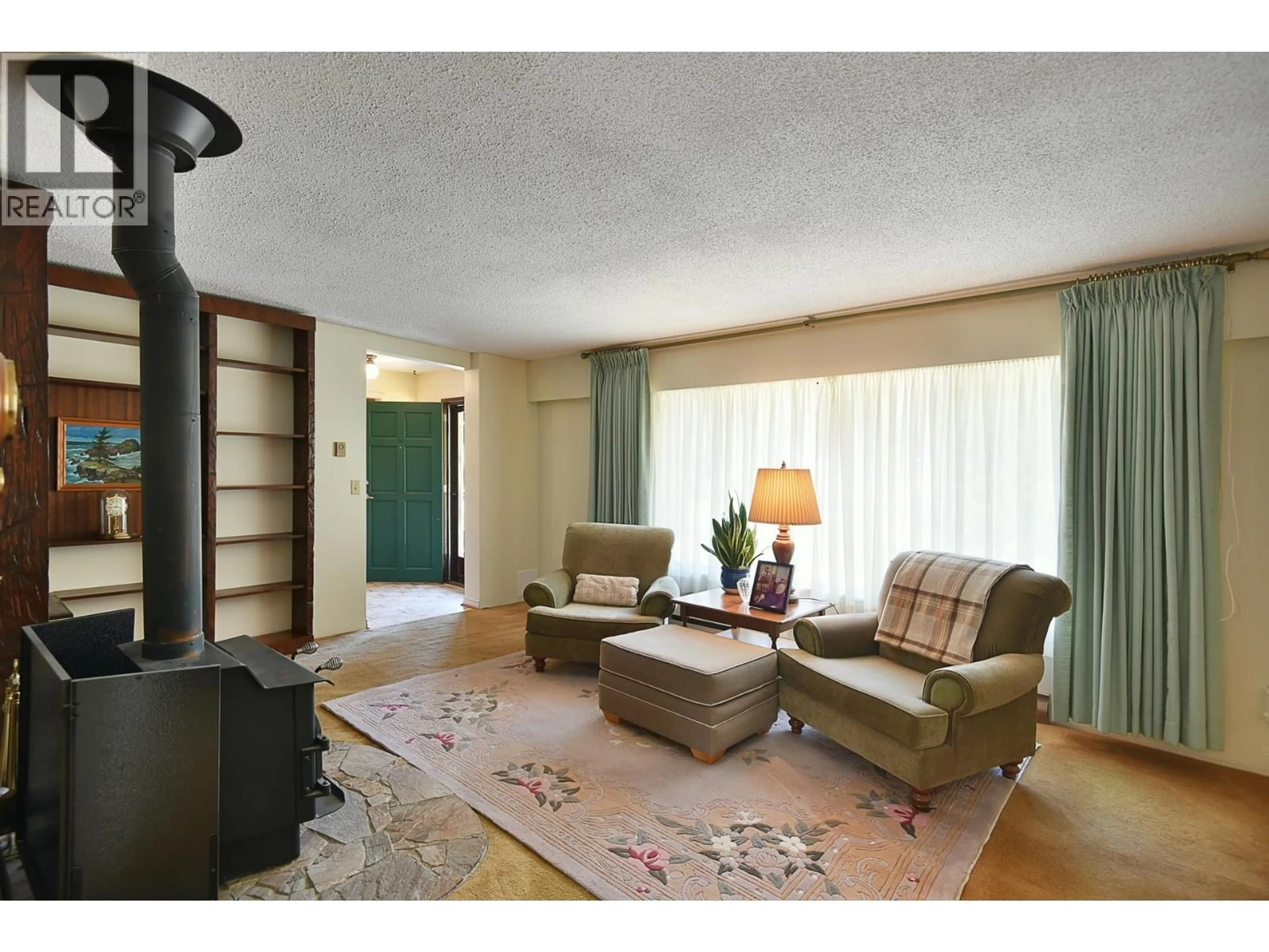 Living room with furniture, unknown for 5749 SURF CIRCLE, Sechelt British Columbia V0N3A0