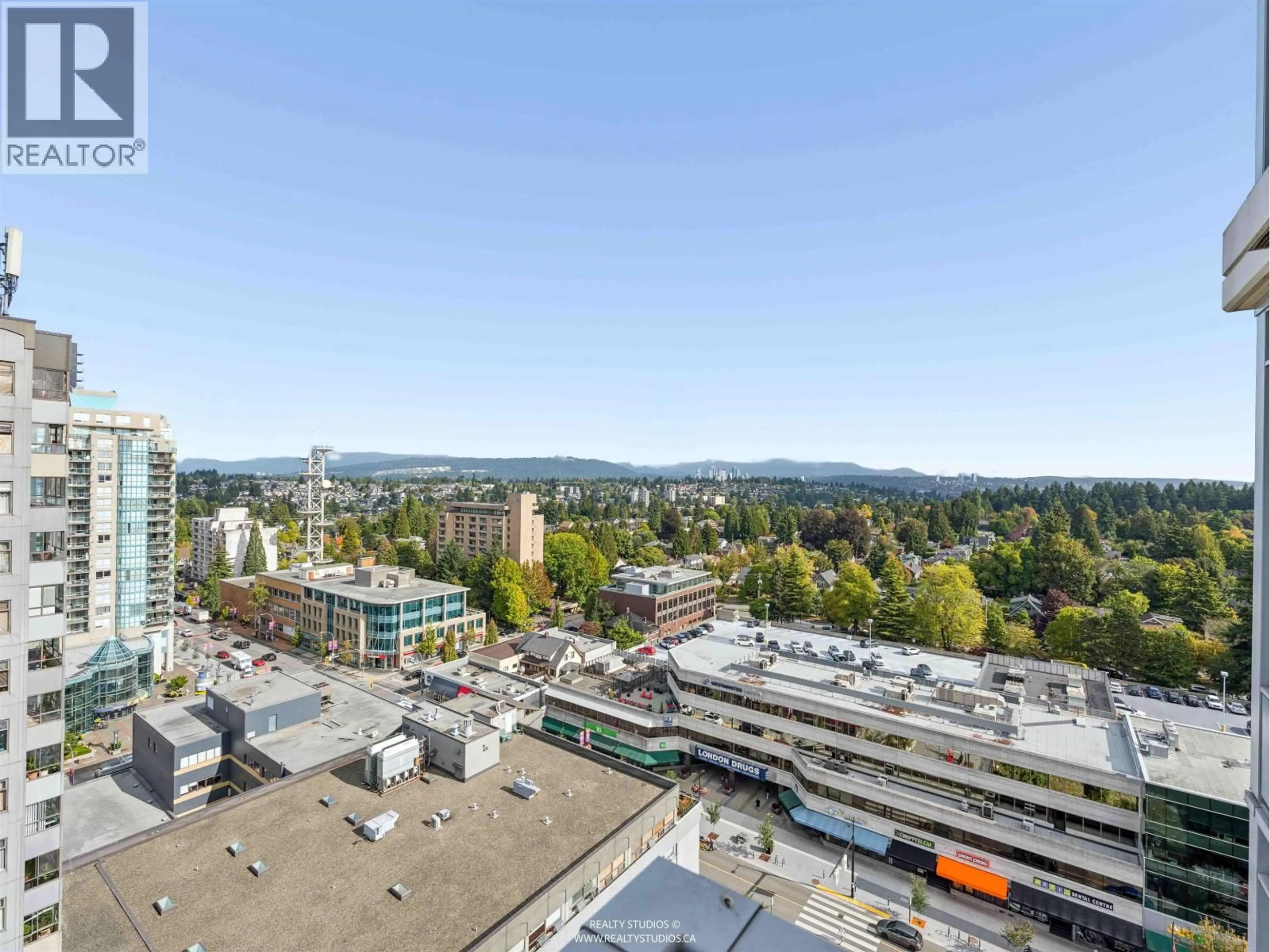 A pic from outside/outdoor area/front of a property/back of a property/a pic from drone, city buildings view from balcony for 2006 - 608 BELMONT STREET, New Westminster British Columbia V3M0G8