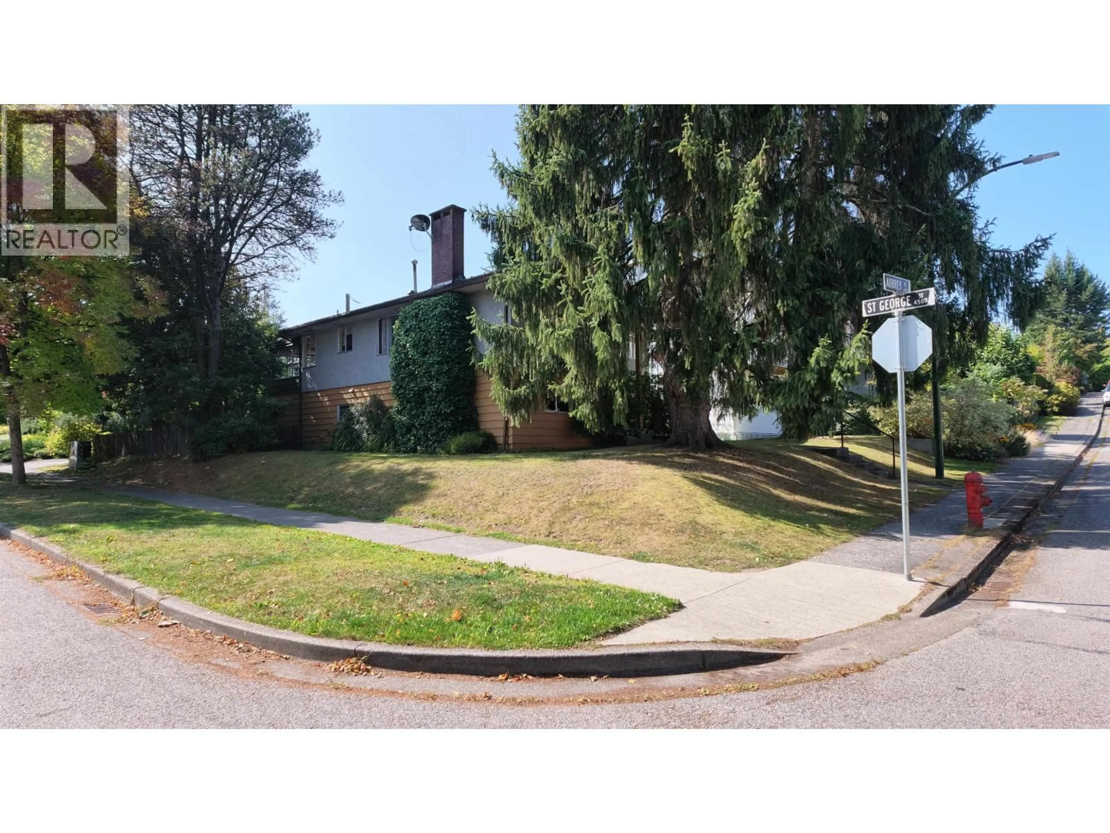 A pic from outside/outdoor area/front of a property/back of a property/a pic from drone, street for 492 AUBREY PLACE, Vancouver British Columbia V5V2T6