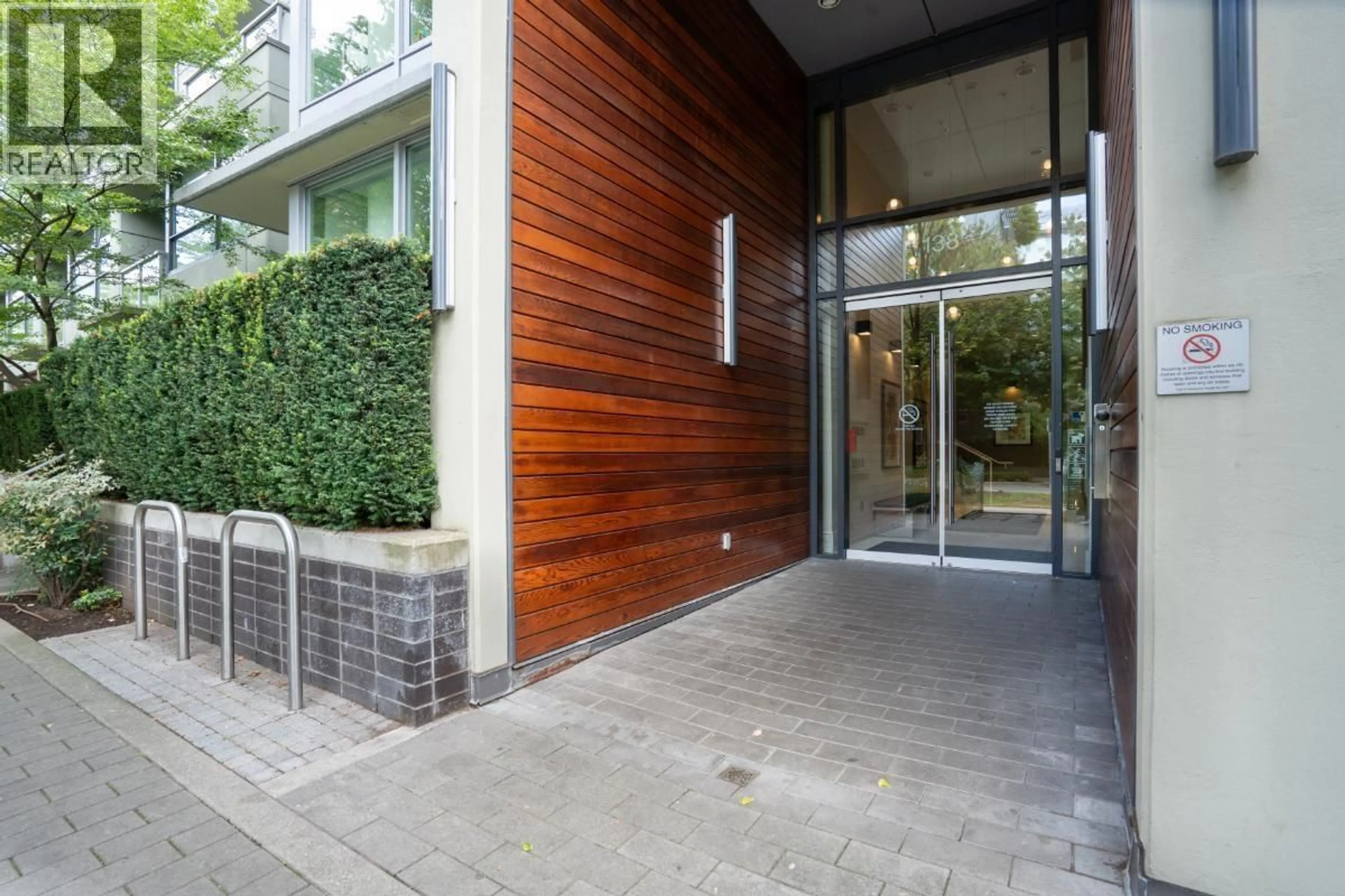 Indoor foyer for 1502 - 138 1ST AVENUE, Vancouver British Columbia V5Y0H5