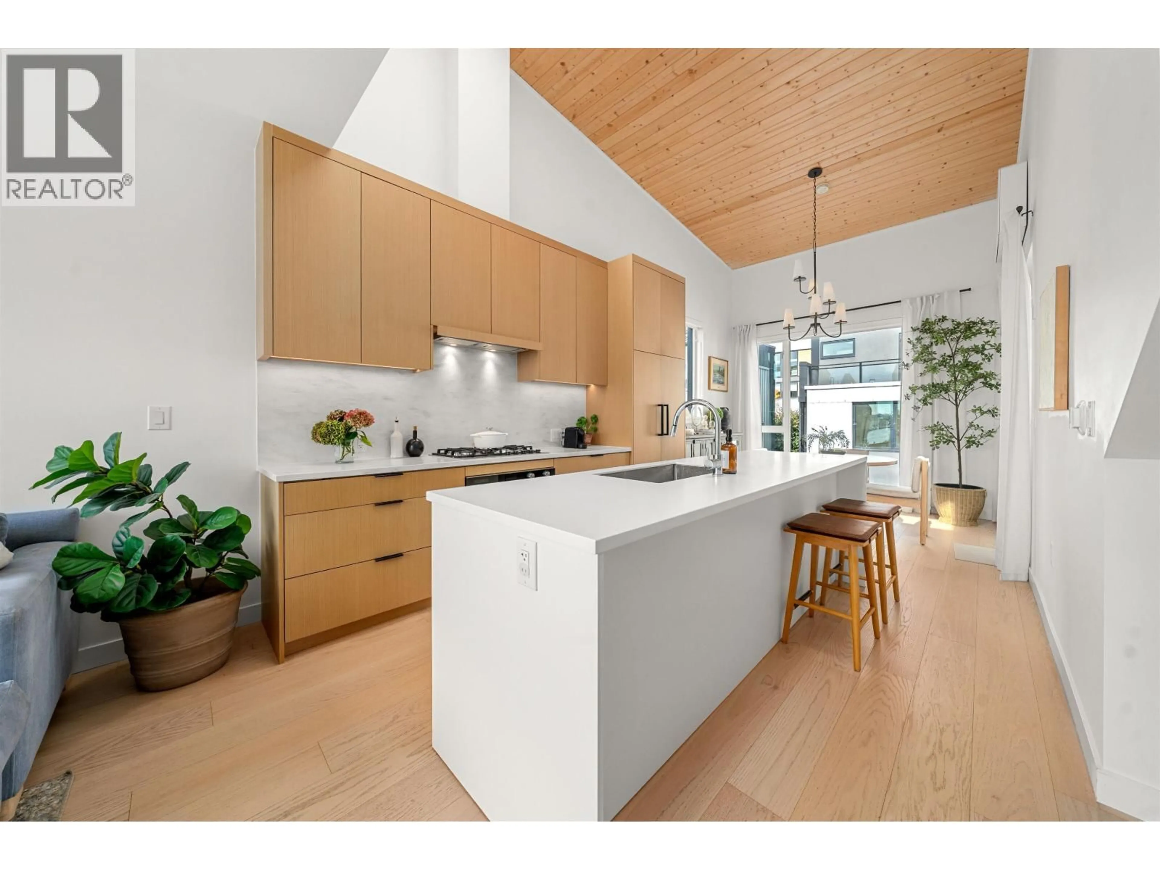 Open concept kitchen, unknown for 224 - 650 2ND STREET, North Vancouver British Columbia V7L1E3