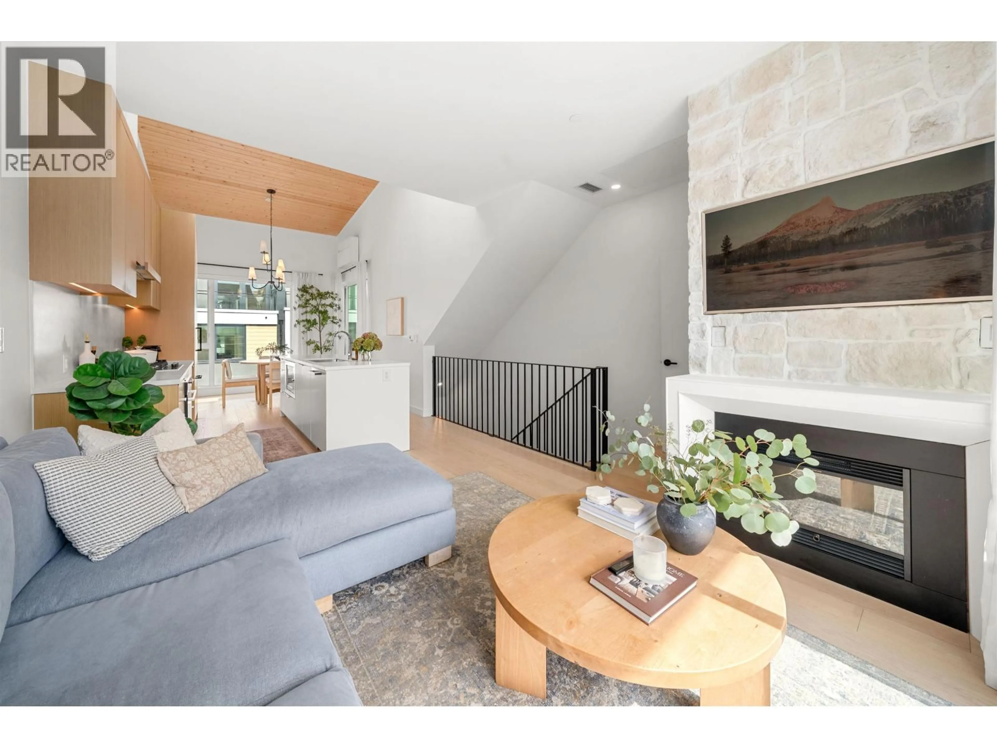 Living room with furniture, unknown for 224 - 650 2ND STREET, North Vancouver British Columbia V7L1E3